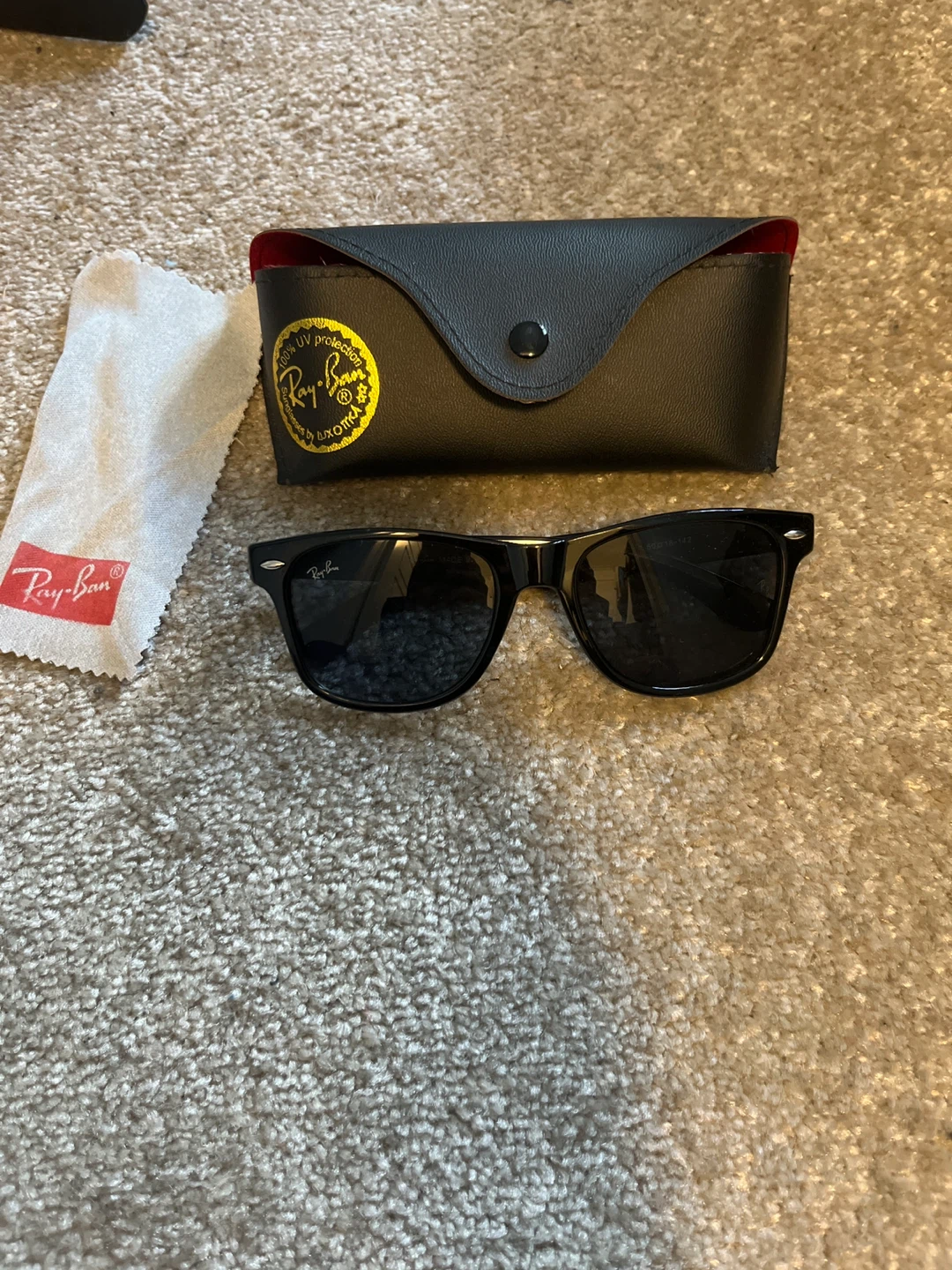 Ray-Ban Wayfarer Sunglasses with Case