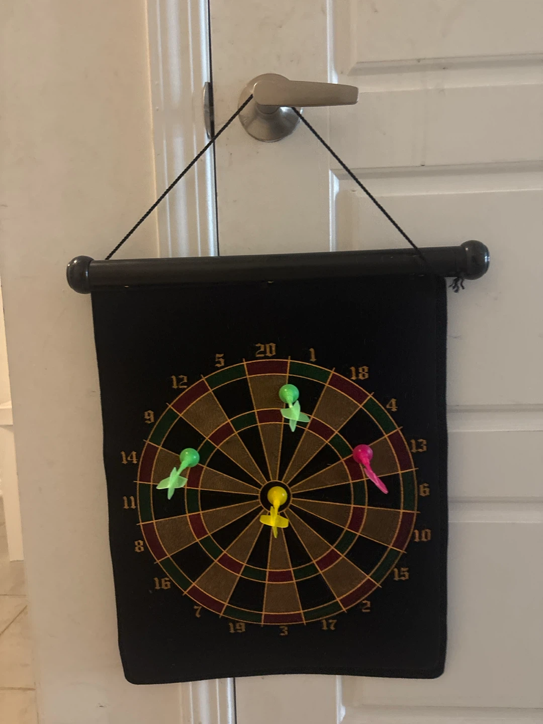Hanging Felt Dartboard with 4 Darts