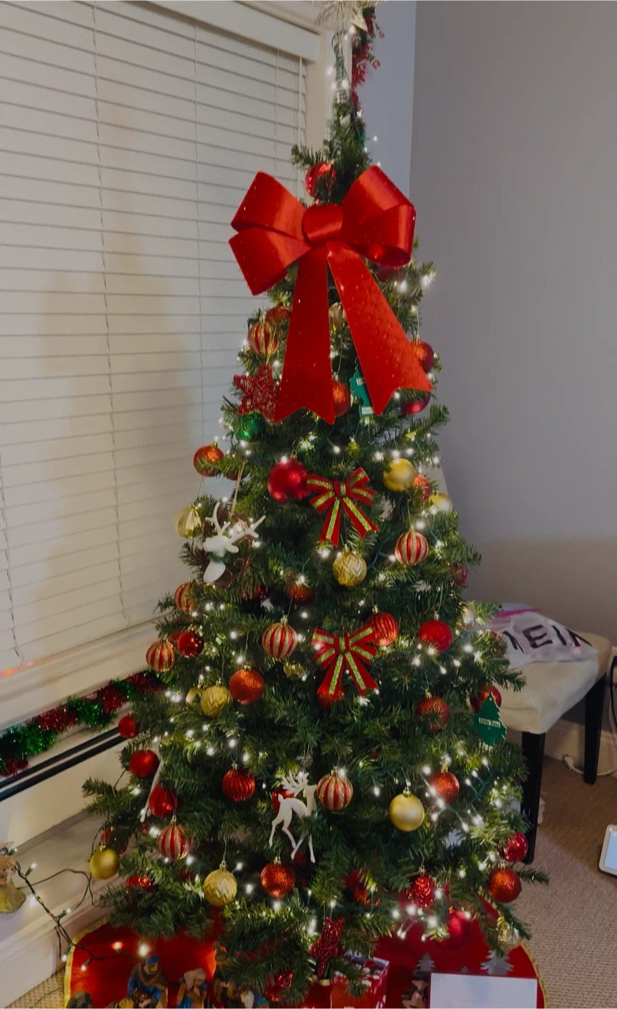 Christmas tree 6.5ft (with decorationsandlights)