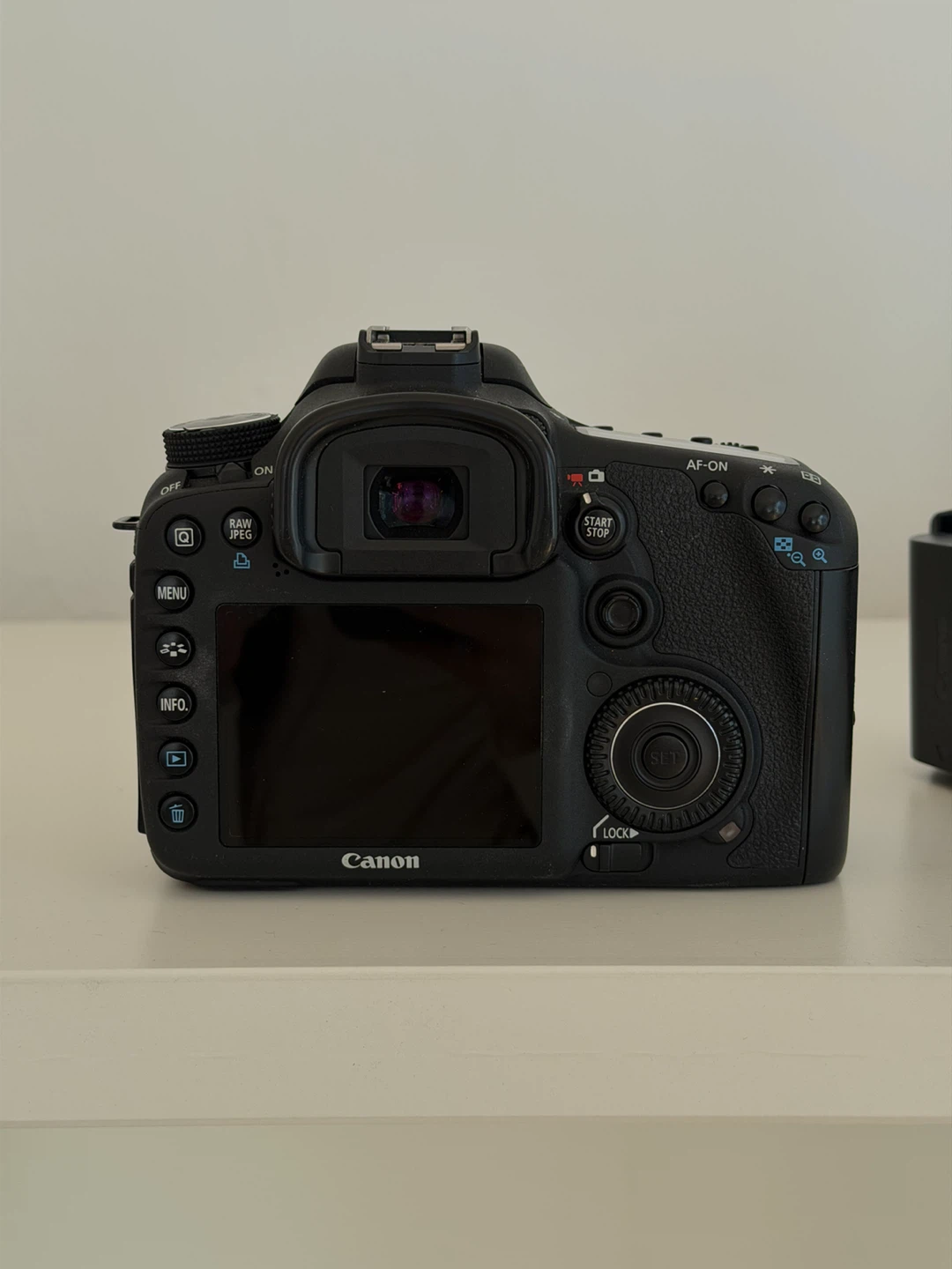 Canon EOS 7D DSLR Camera - photo 3