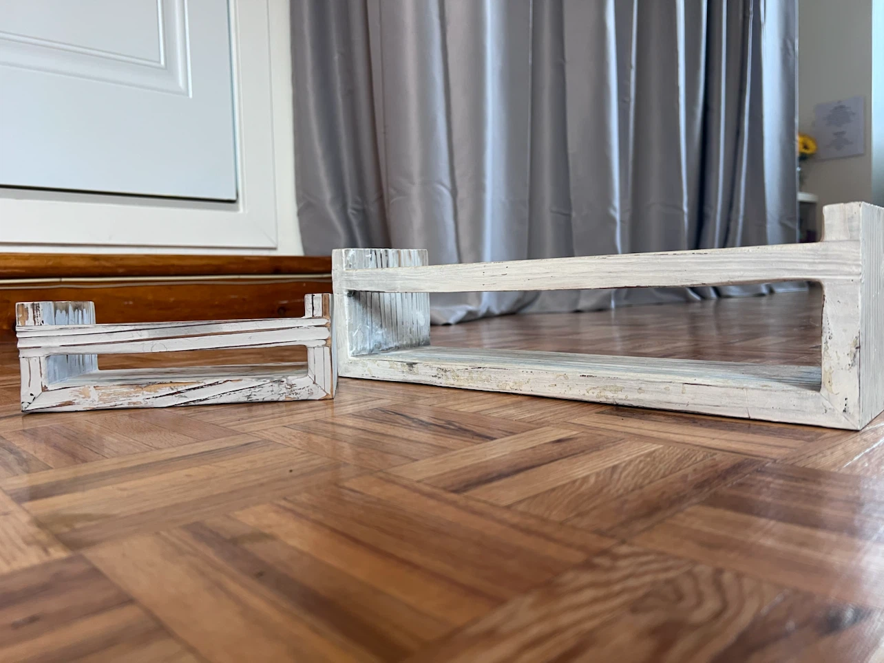 Set of 2 Wooden Display Shelves - photo 2