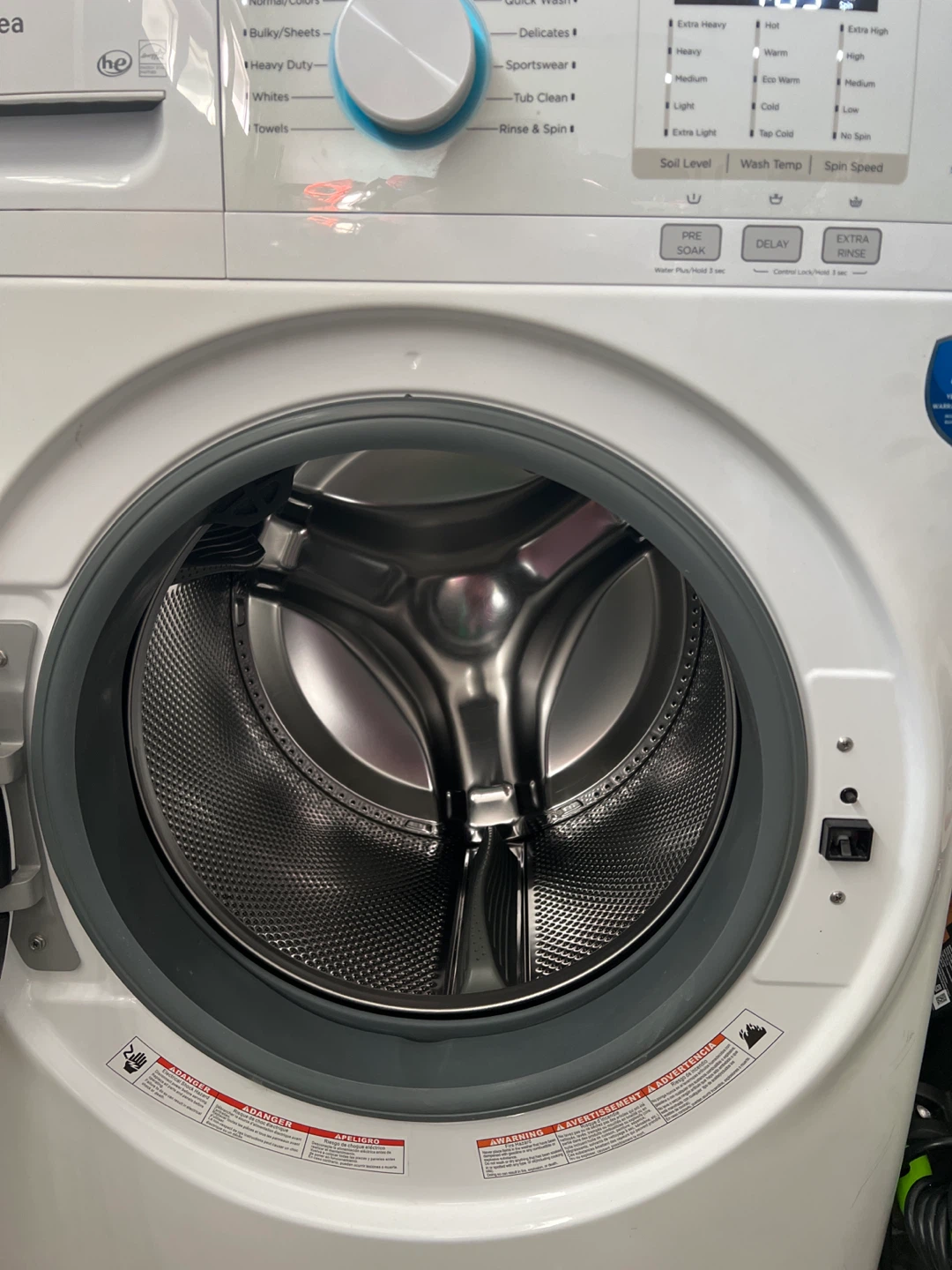Midea Front Load Washing Machine - photo 2