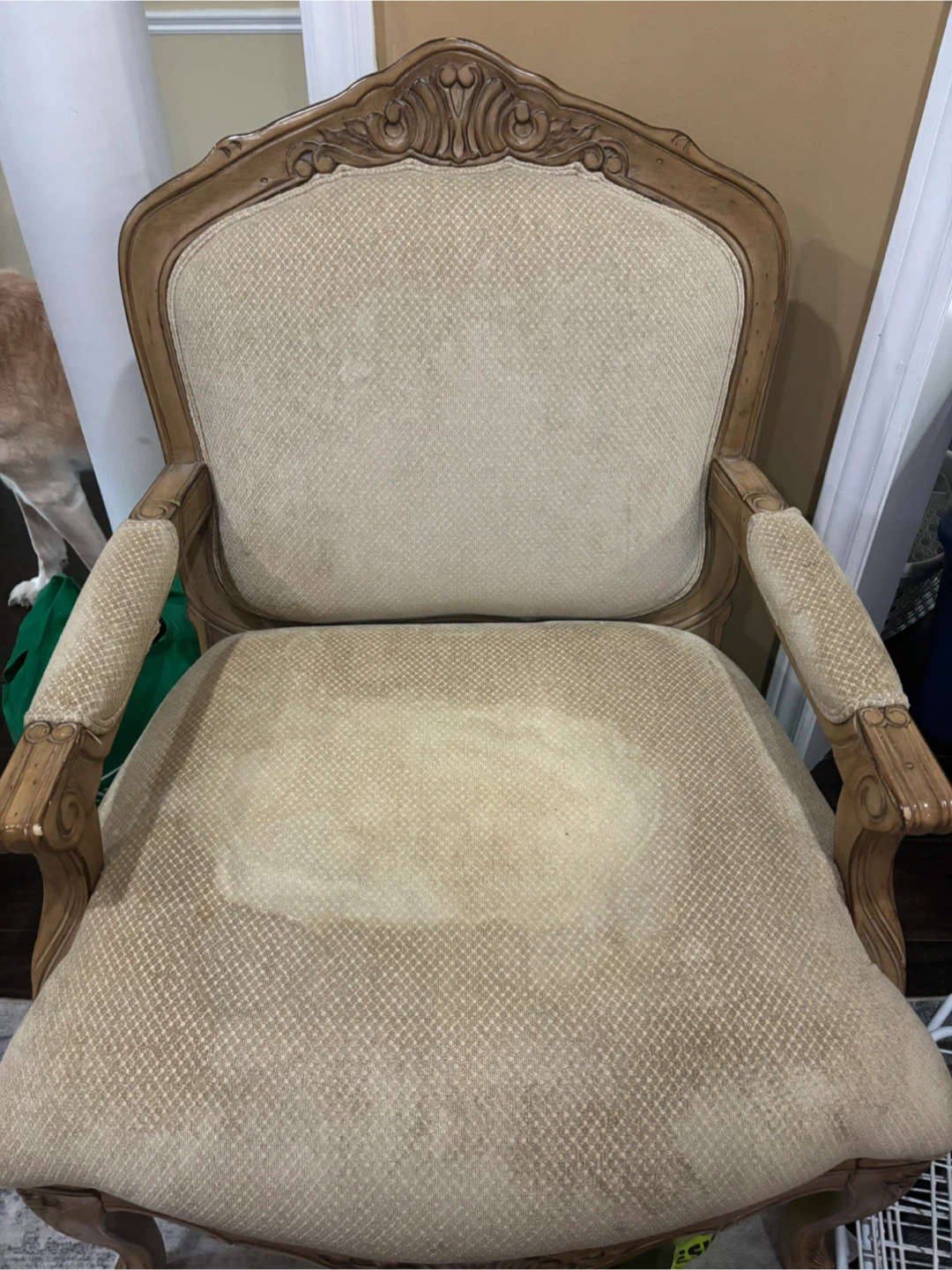 Armchair with ornate wood trim - photo 2