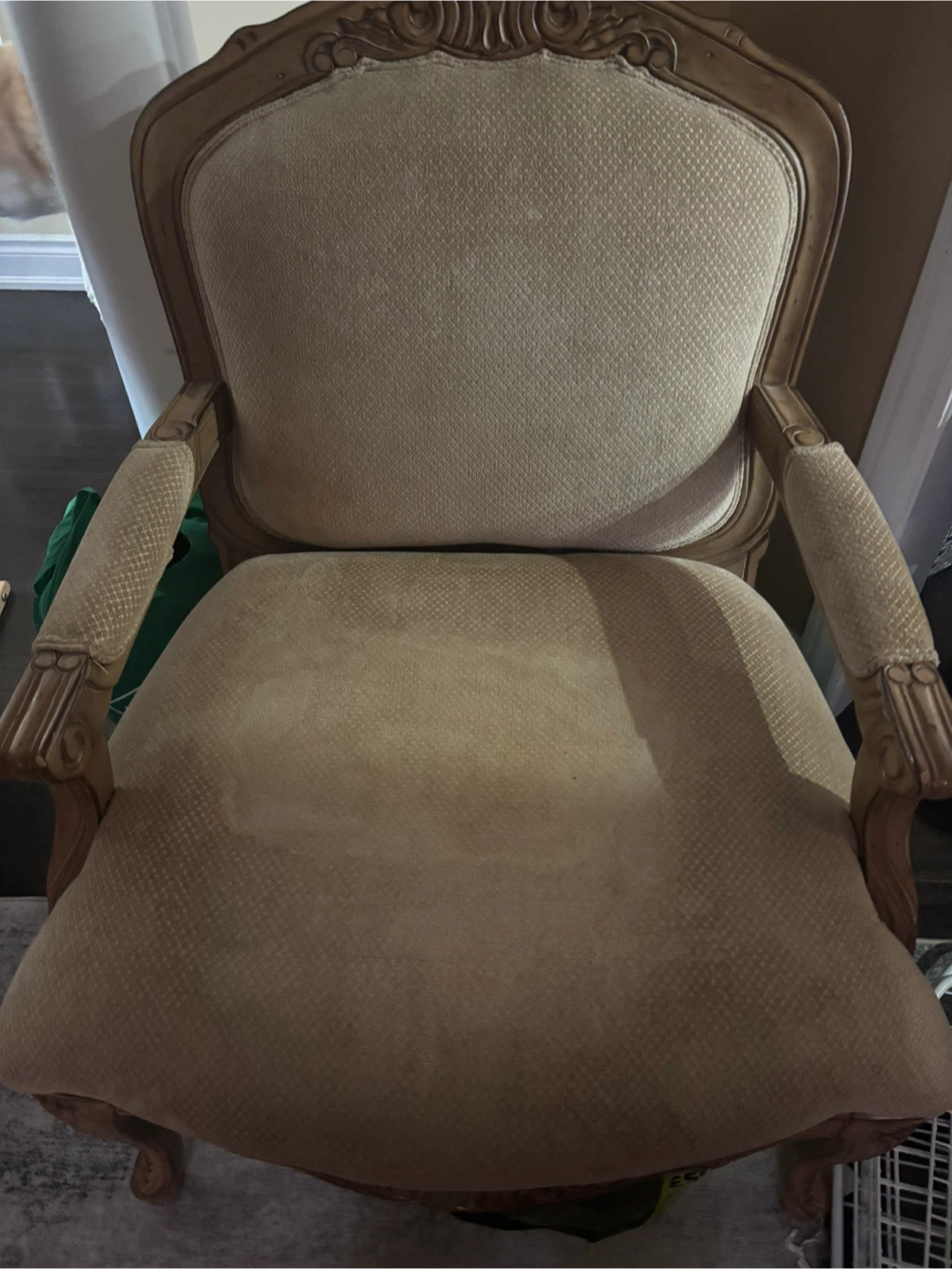 Armchair with ornate wood trim - photo 3