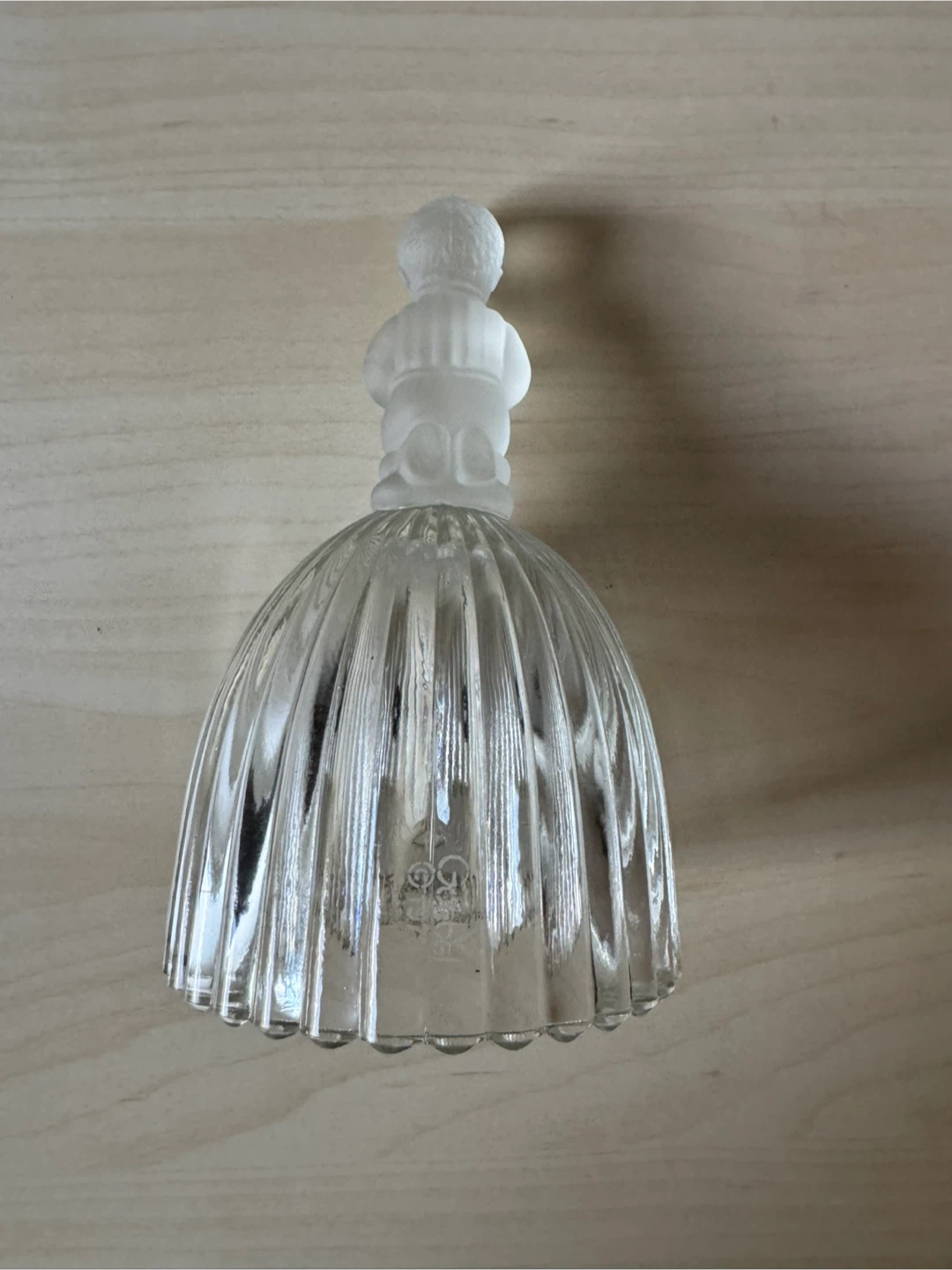 Goebel 1979 Frosted Boy Angel Crystal Bell - photo 2