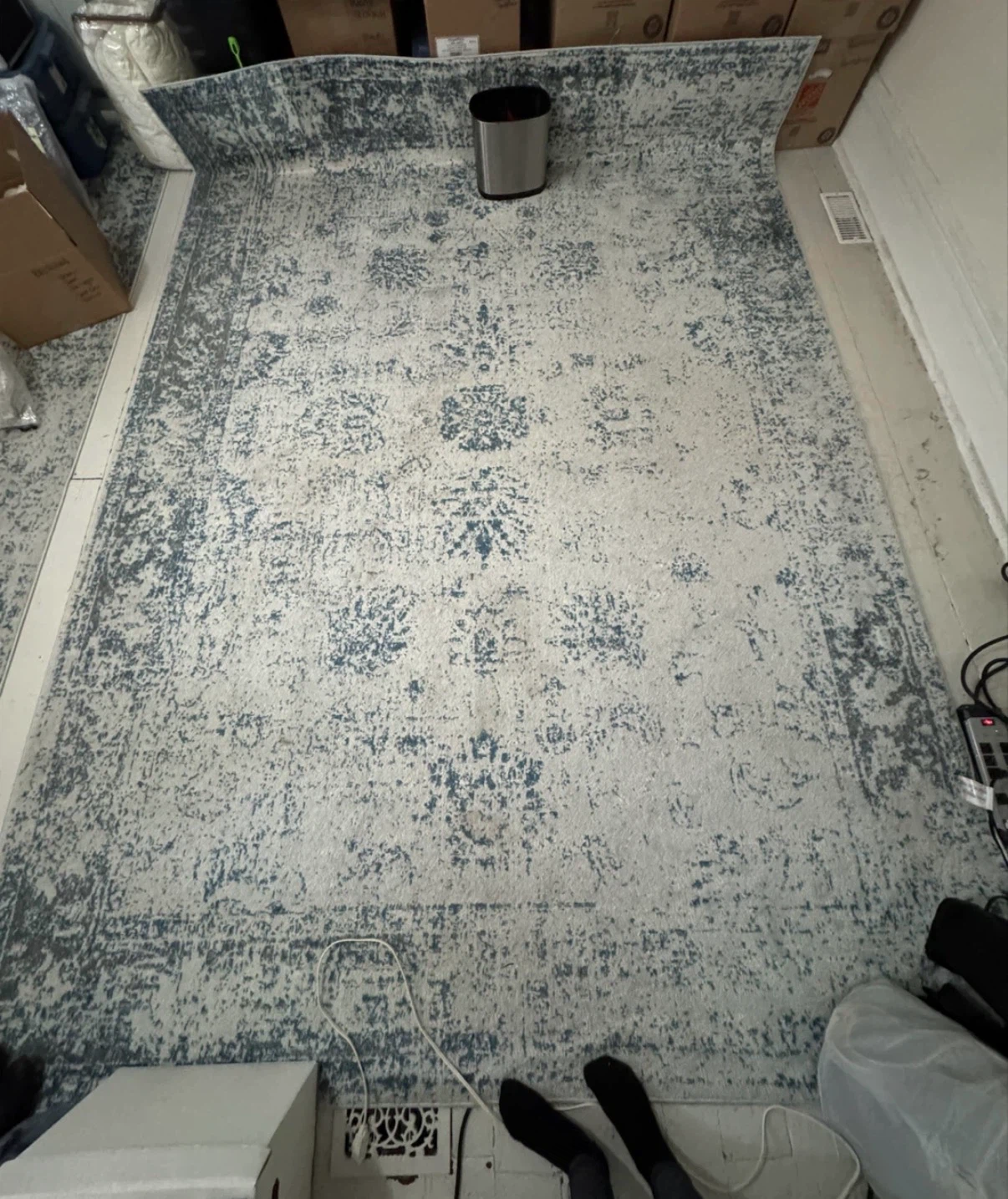 Large Distressed Medallion Area Rug 8' x 11' - photo 2