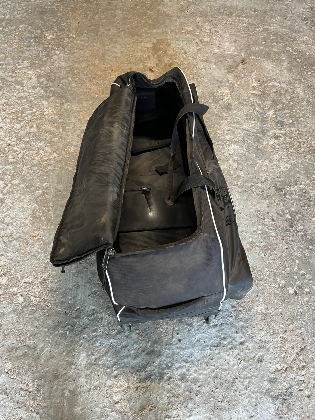 Size 12-16 back catchers gear and bag - photo 3