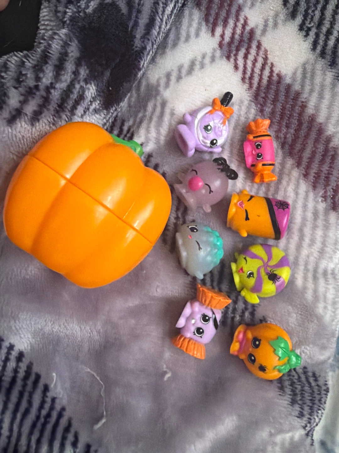 Shopkins Halloween Figures and Pumpkin Container
