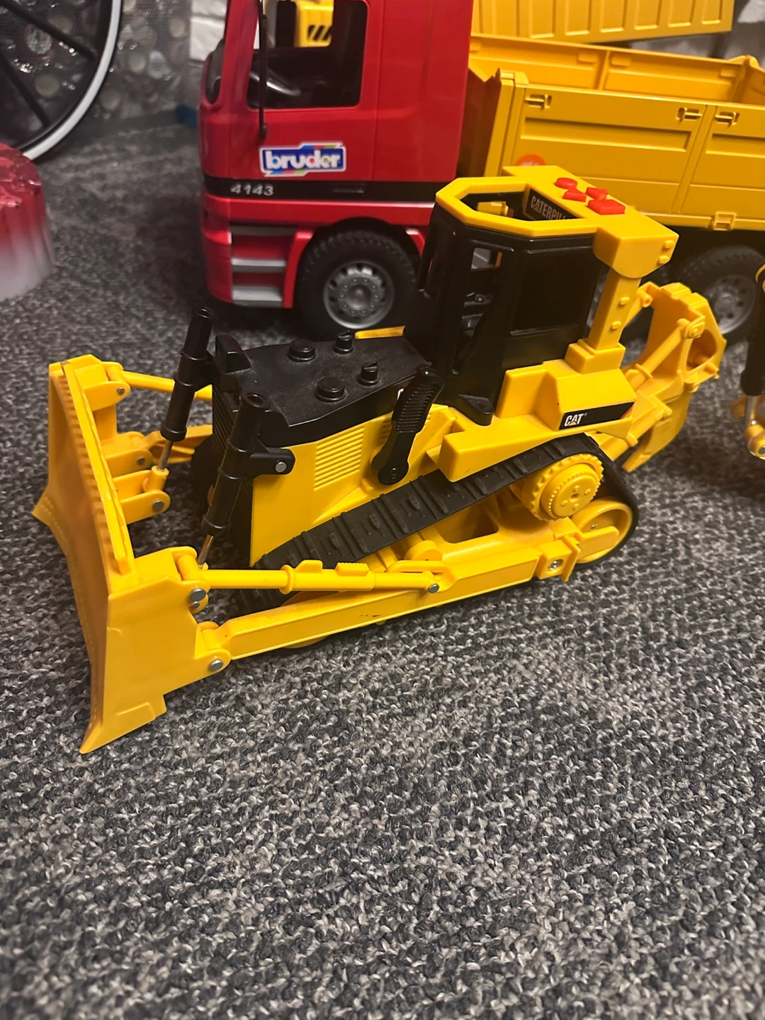 Bruder Toys Construction Vehicles - amazing quality - photo 2