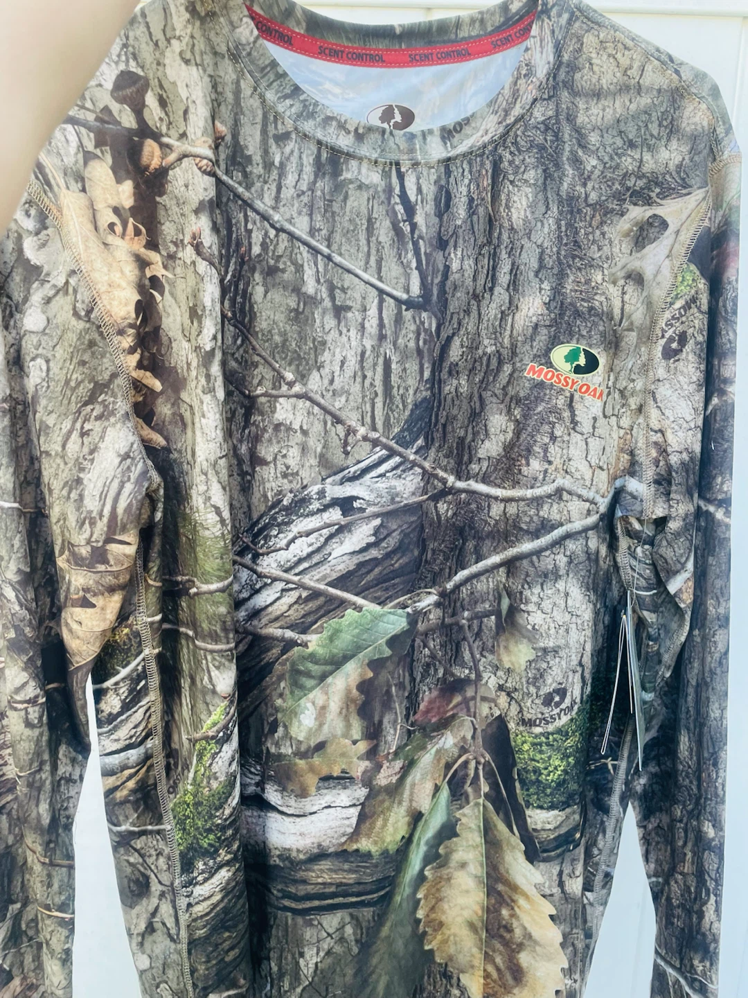 New Mossy Oak men’s medium long sleeve shirt