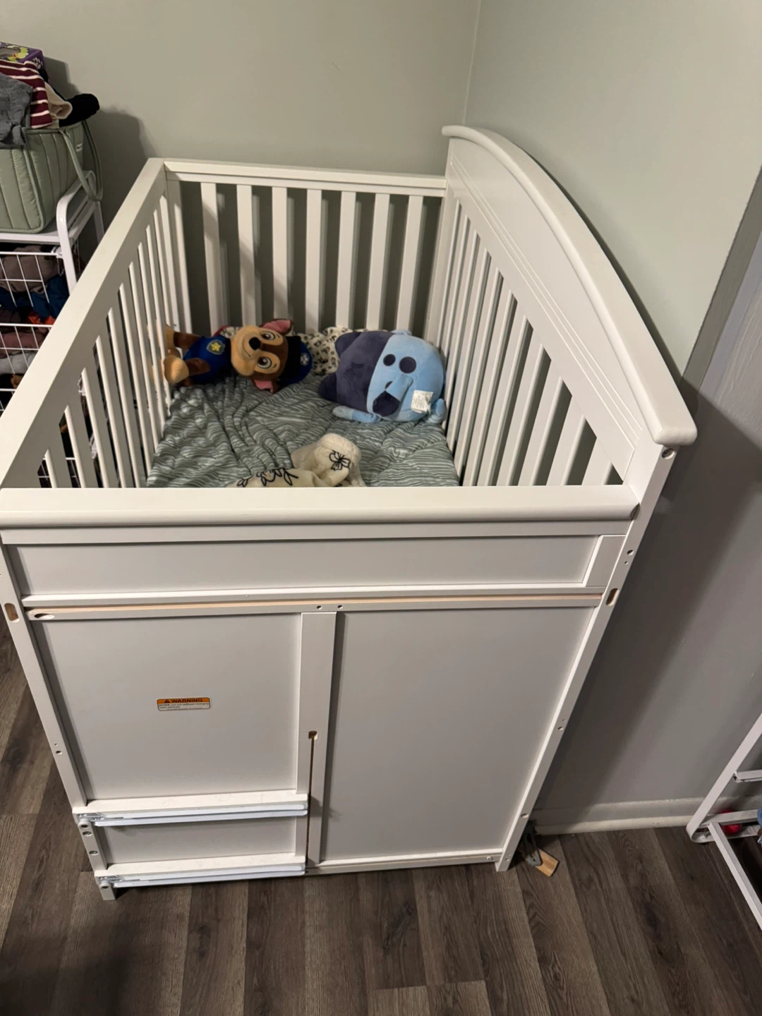 Delta crib and changer