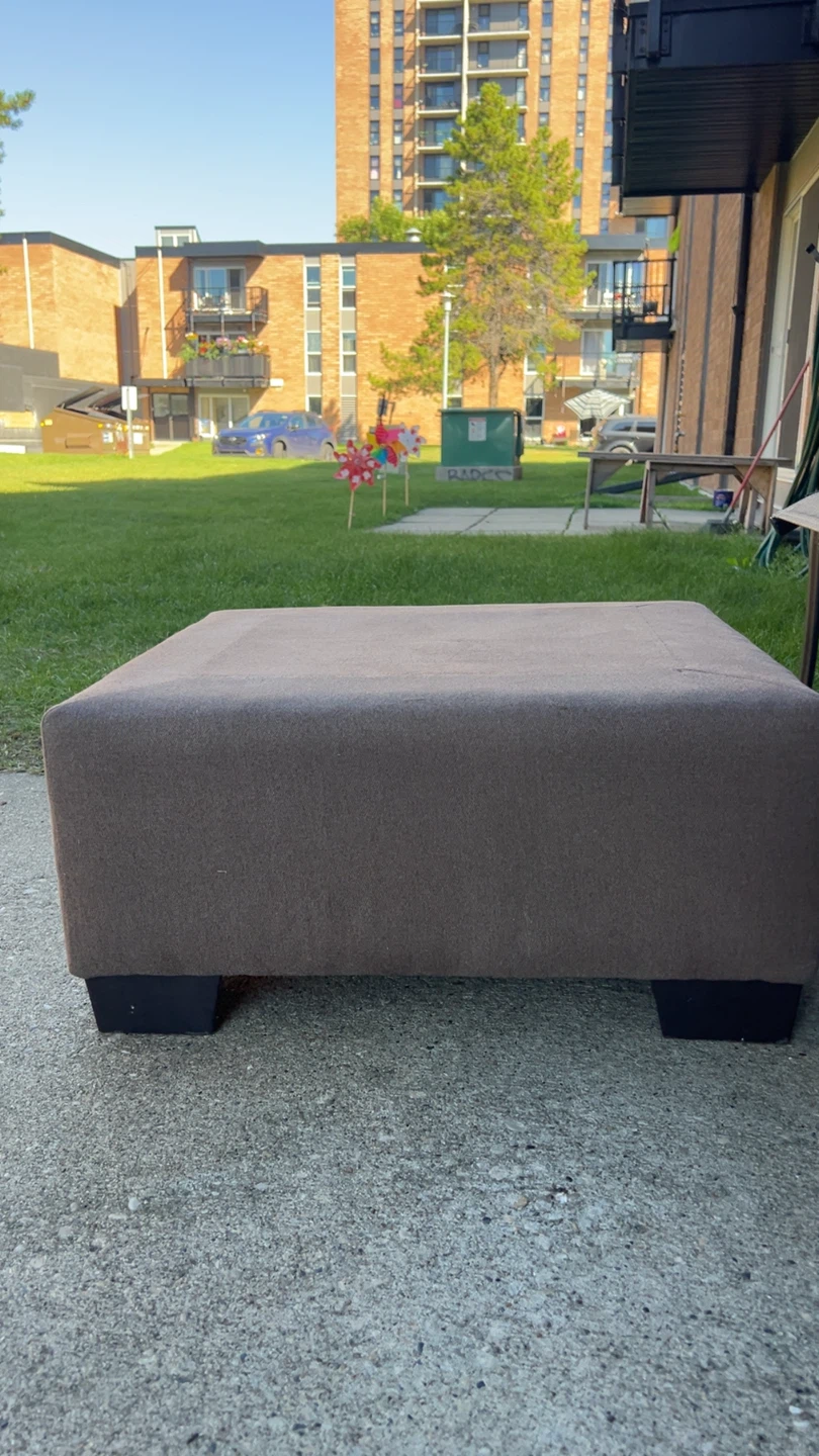 Square Upholstered Ottoman - photo 3