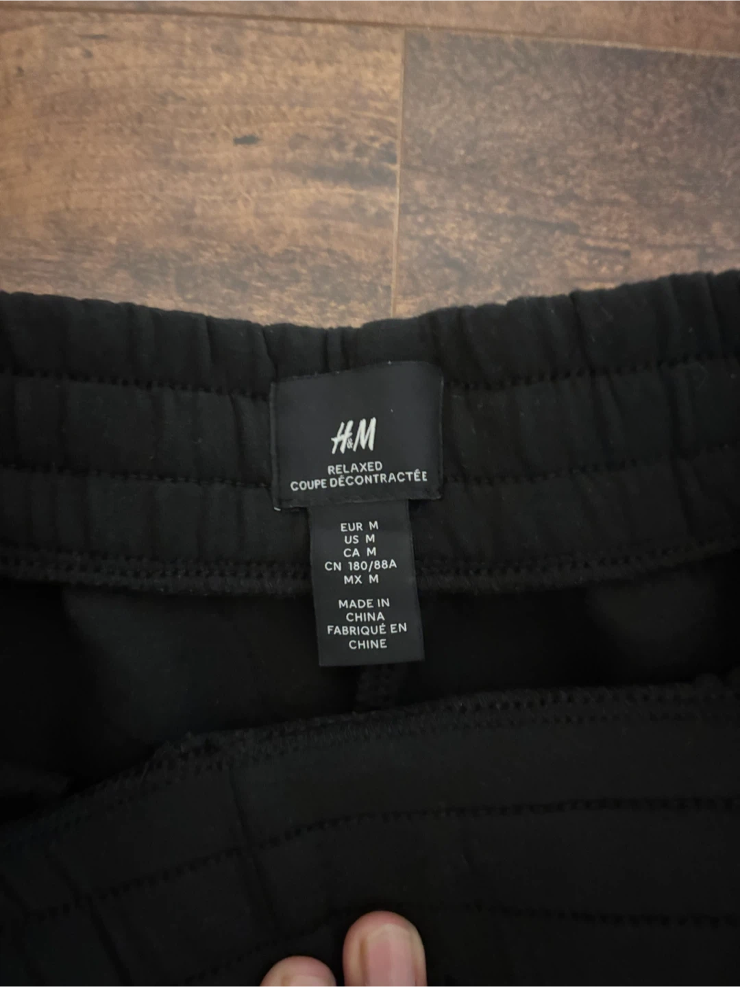 H&M Black Relaxed Fit Shorts Size M - photo 2