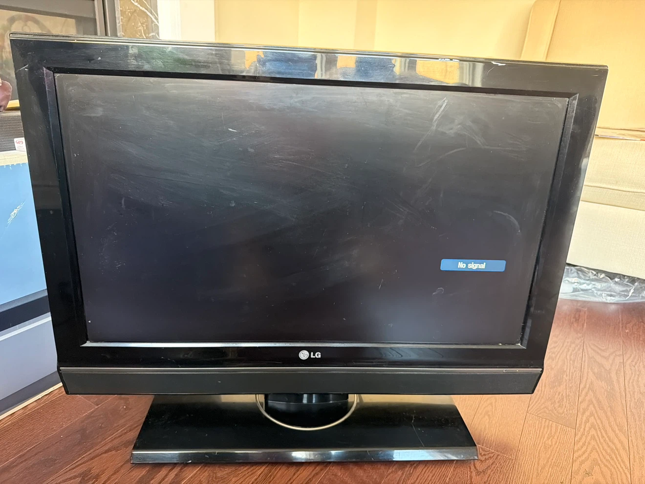 LG Flat Screen TV 32 inch