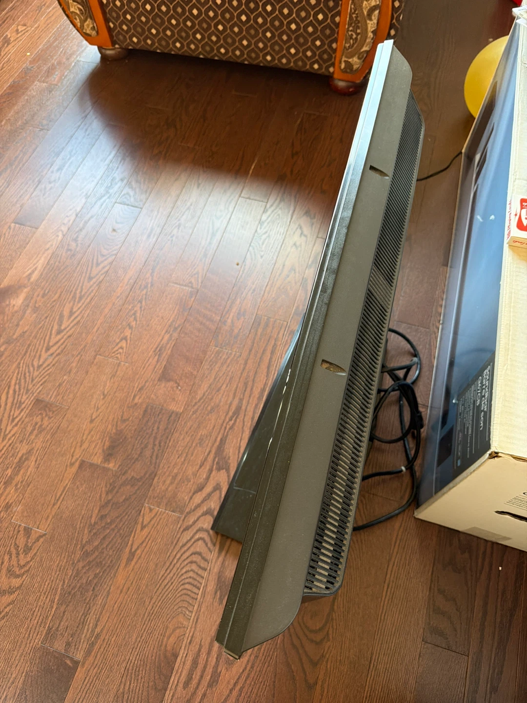 LG Flat Screen TV 32 inch - photo 2