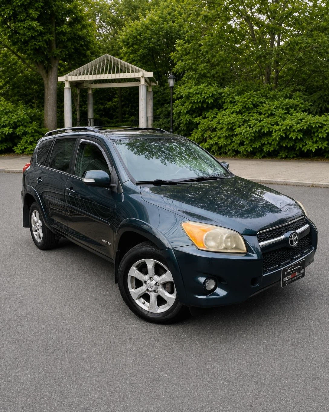 2010 Toyota RAV4 - photo 2