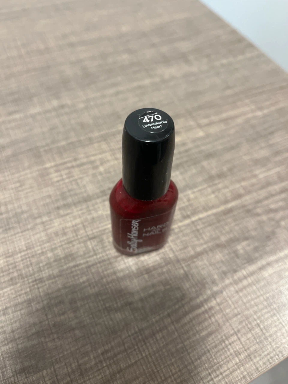 Red sparkly nail polish - photo 2
