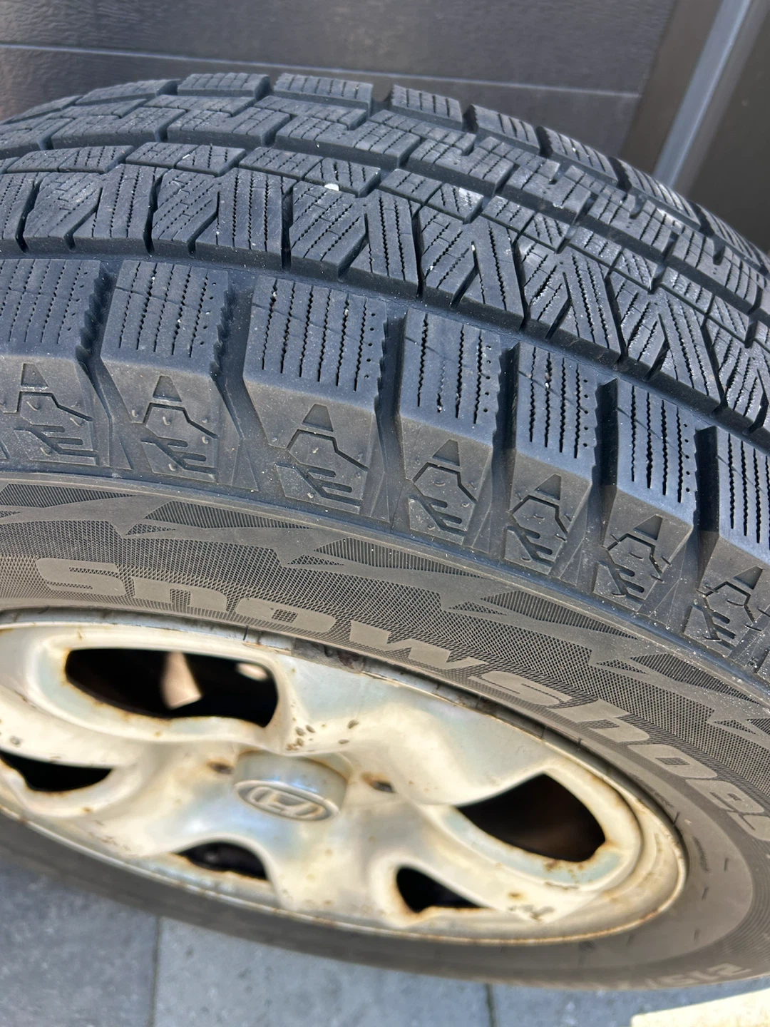 All season tires and Alloy Rims - 215/70R16 100T - photo 2