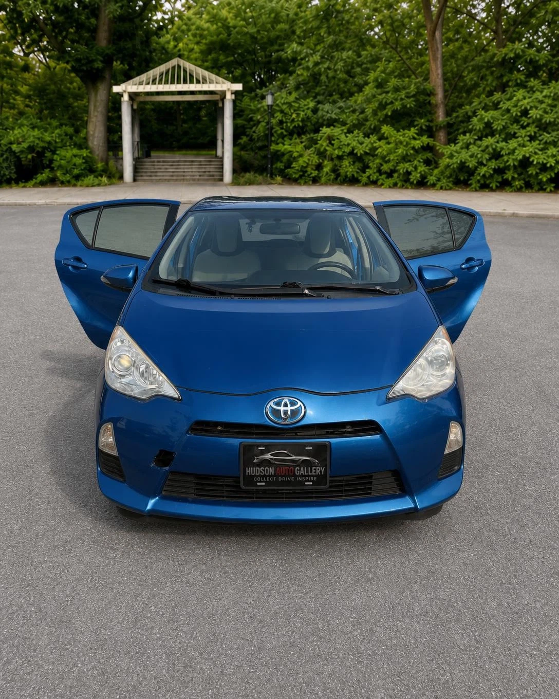 2014 Toyota Prius c - photo 3