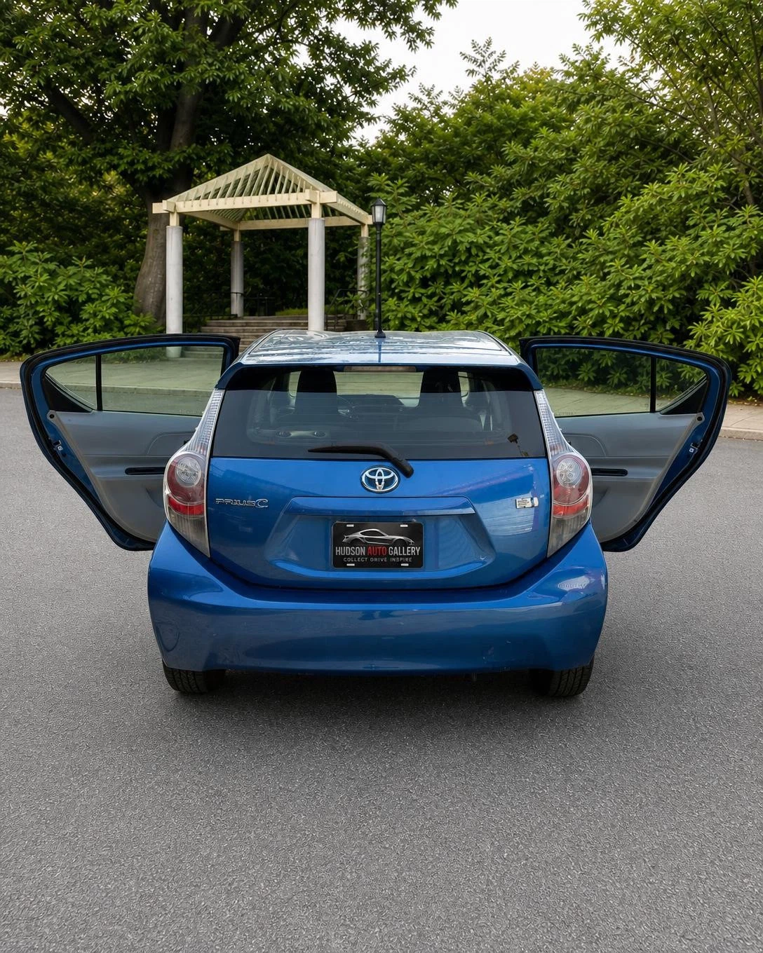 2014 Toyota Prius c - photo 5