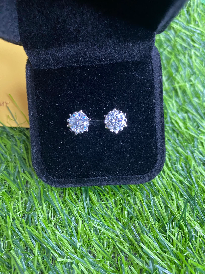 GRA Moissanite Stud Earrings - photo 2