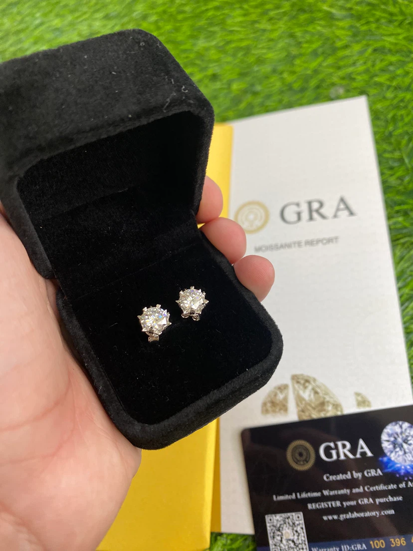 GRA Moissanite Stud Earrings - photo 3