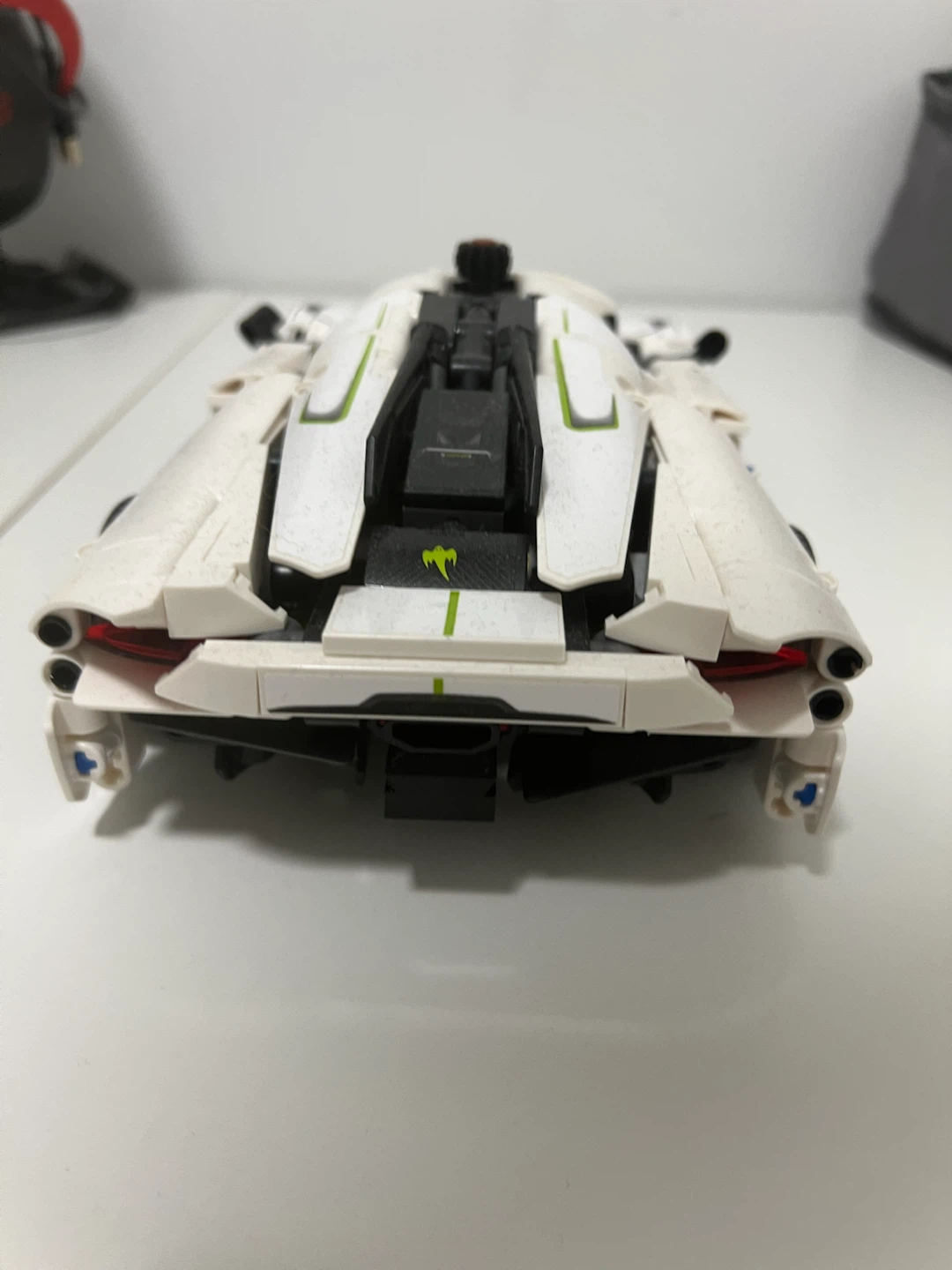 Lego White Koenigsegg Technic 42184 - photo 4