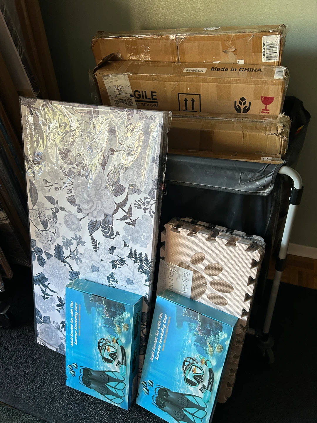 FREE: 4 LARGE MIRRORS,SNORKELS,PLAYMAT,CANVAS ART - photo 2