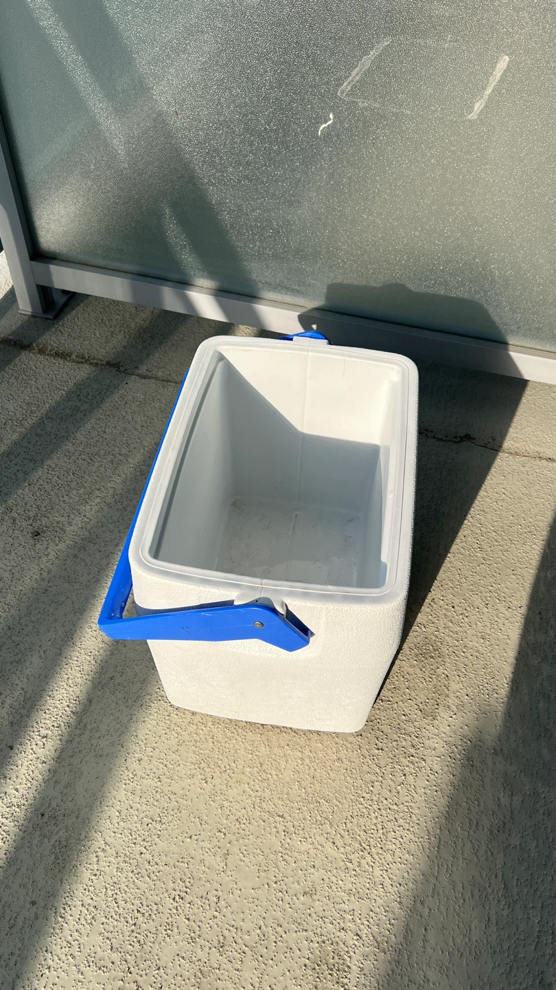 Vintage Coleman Personal 24 Q Hard Cooler - photo 3