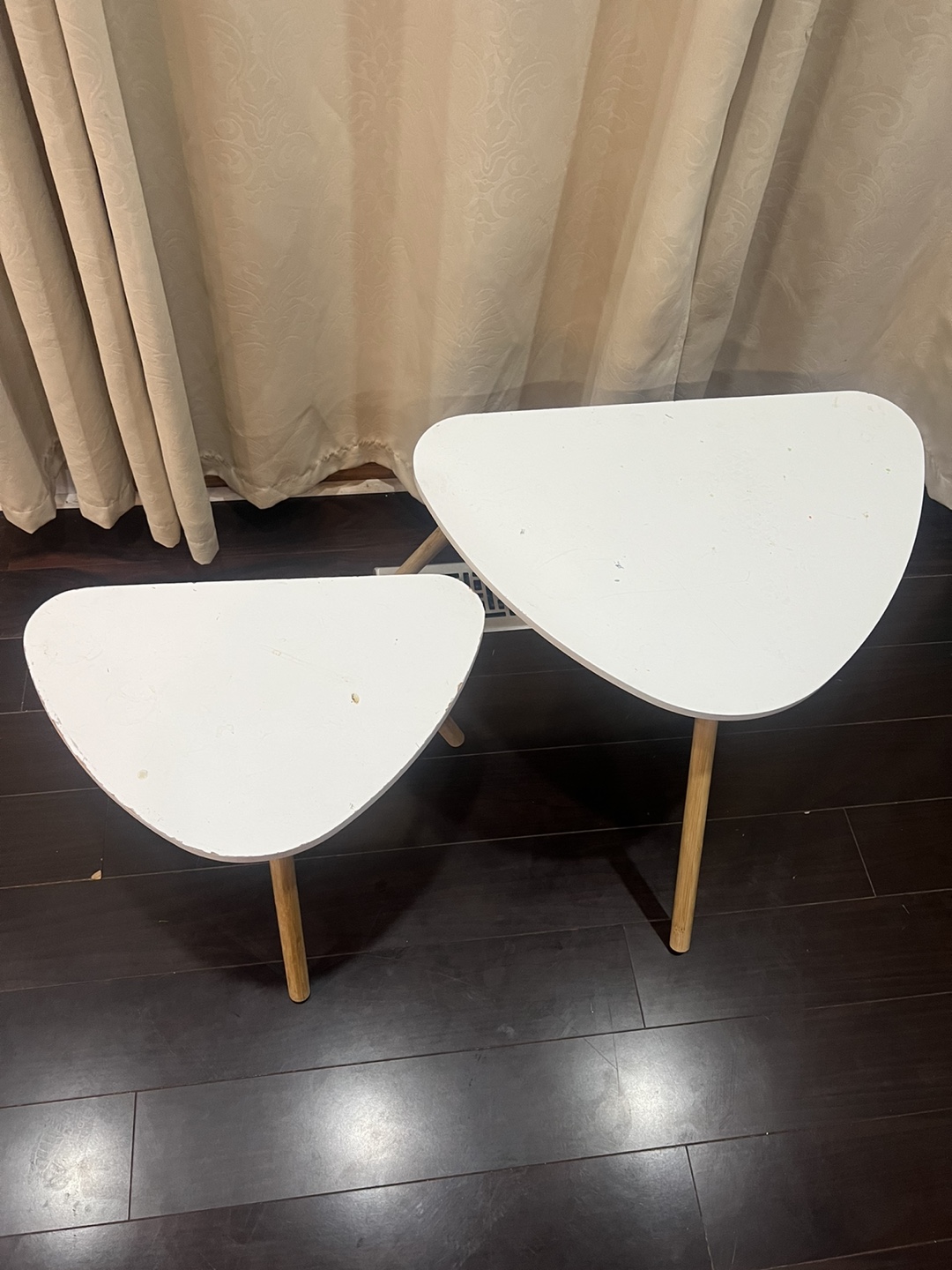 Set of 2 White Triangle Nesting Side Tables - photo 3