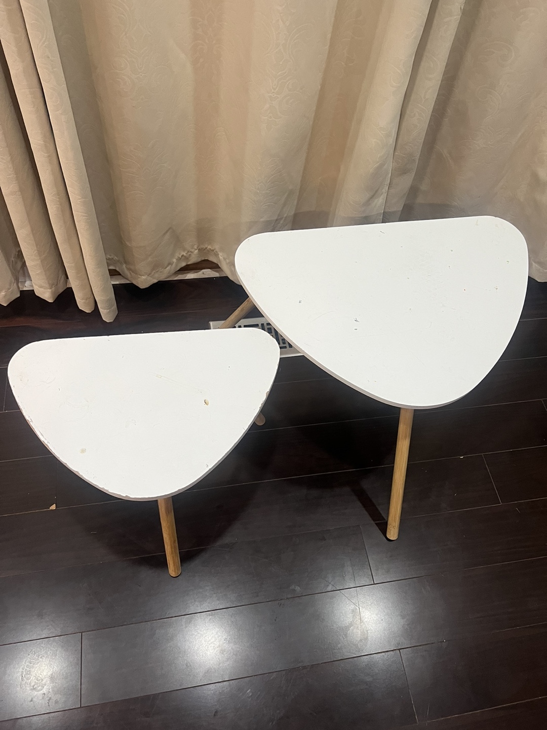 Set of 2 White Triangle Nesting Side Tables - photo 2