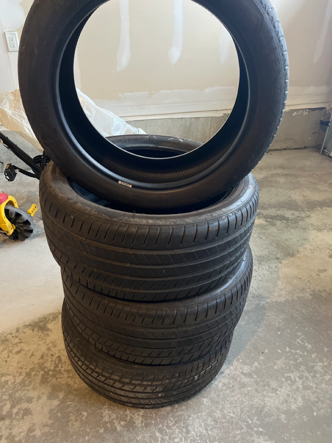 Set of 4 x 245/45R20 Tires