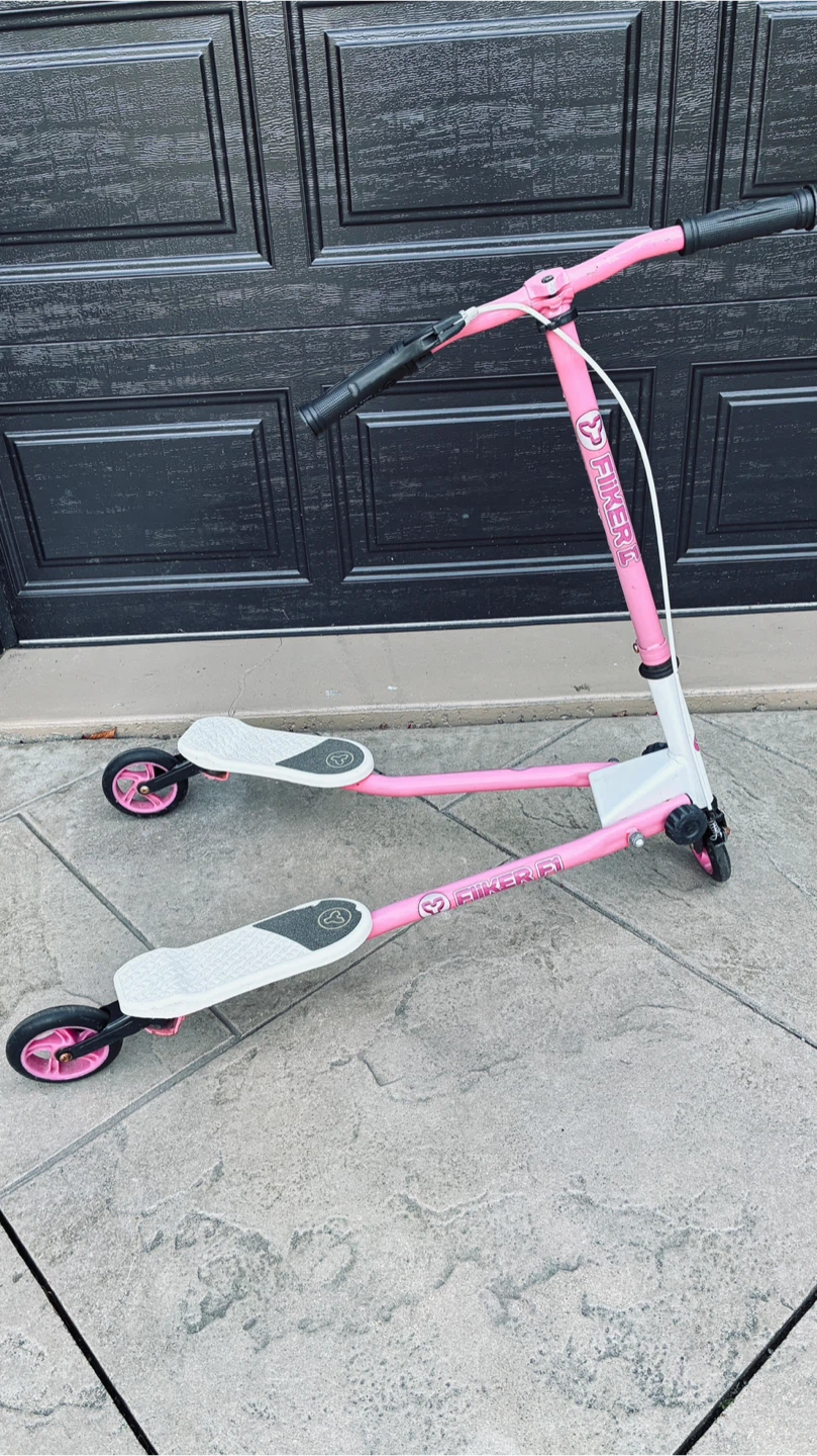 “Y Fliker” 3 wheeled self propelled wiggle scooter