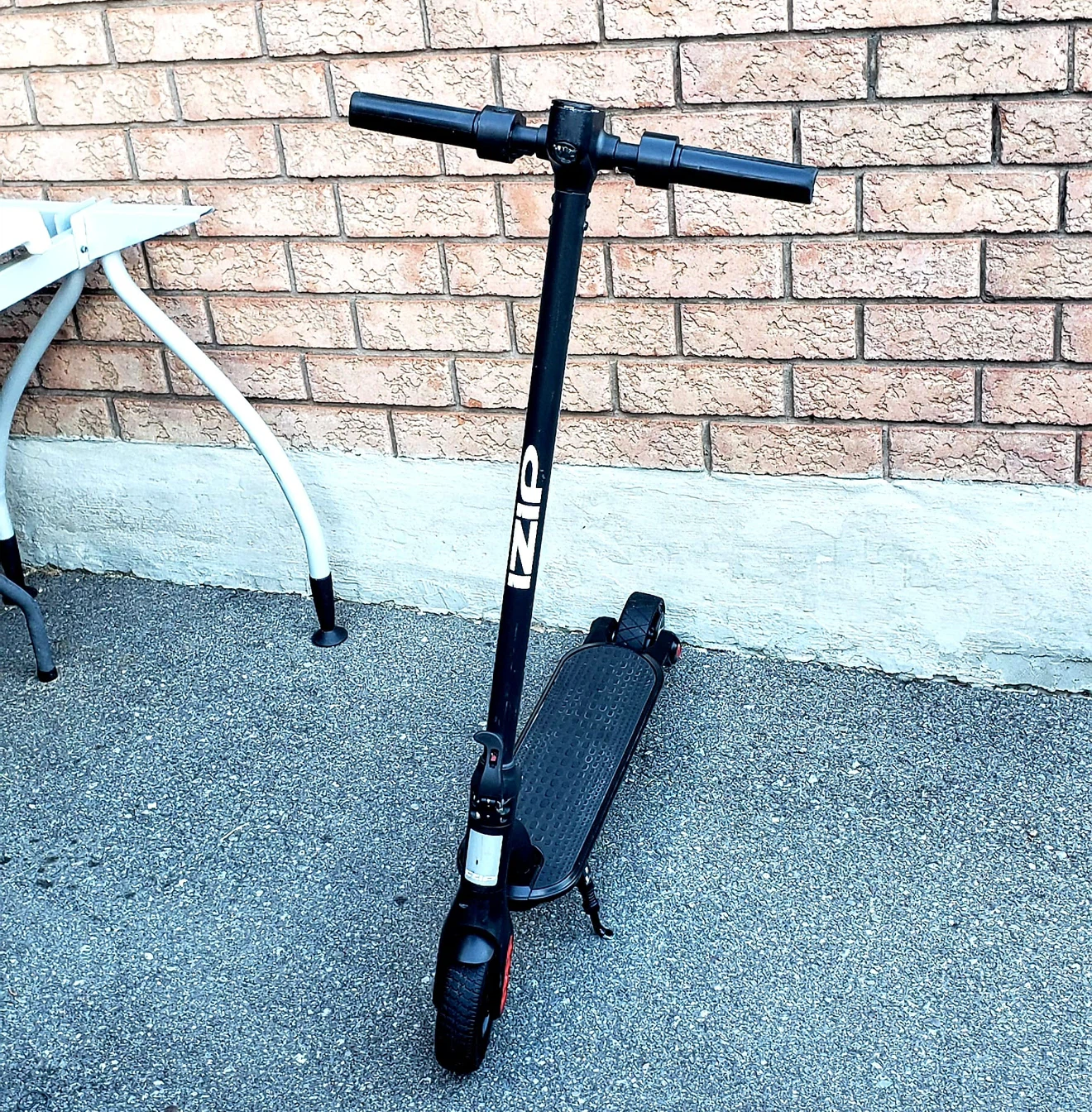 ZIP Electric Scooter- No Charger - photo 2