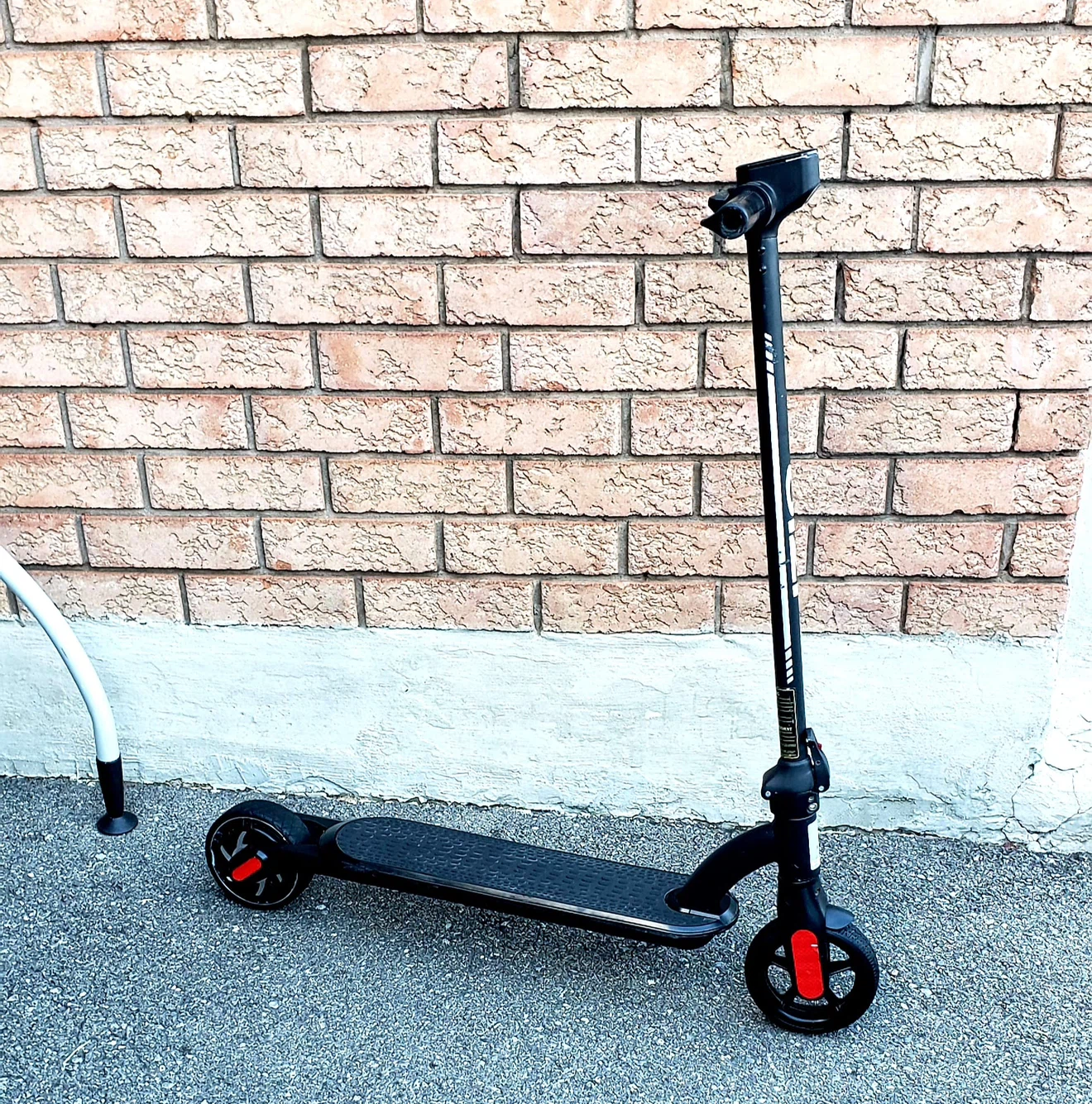 ZIP Electric Scooter- No Charger - photo 3