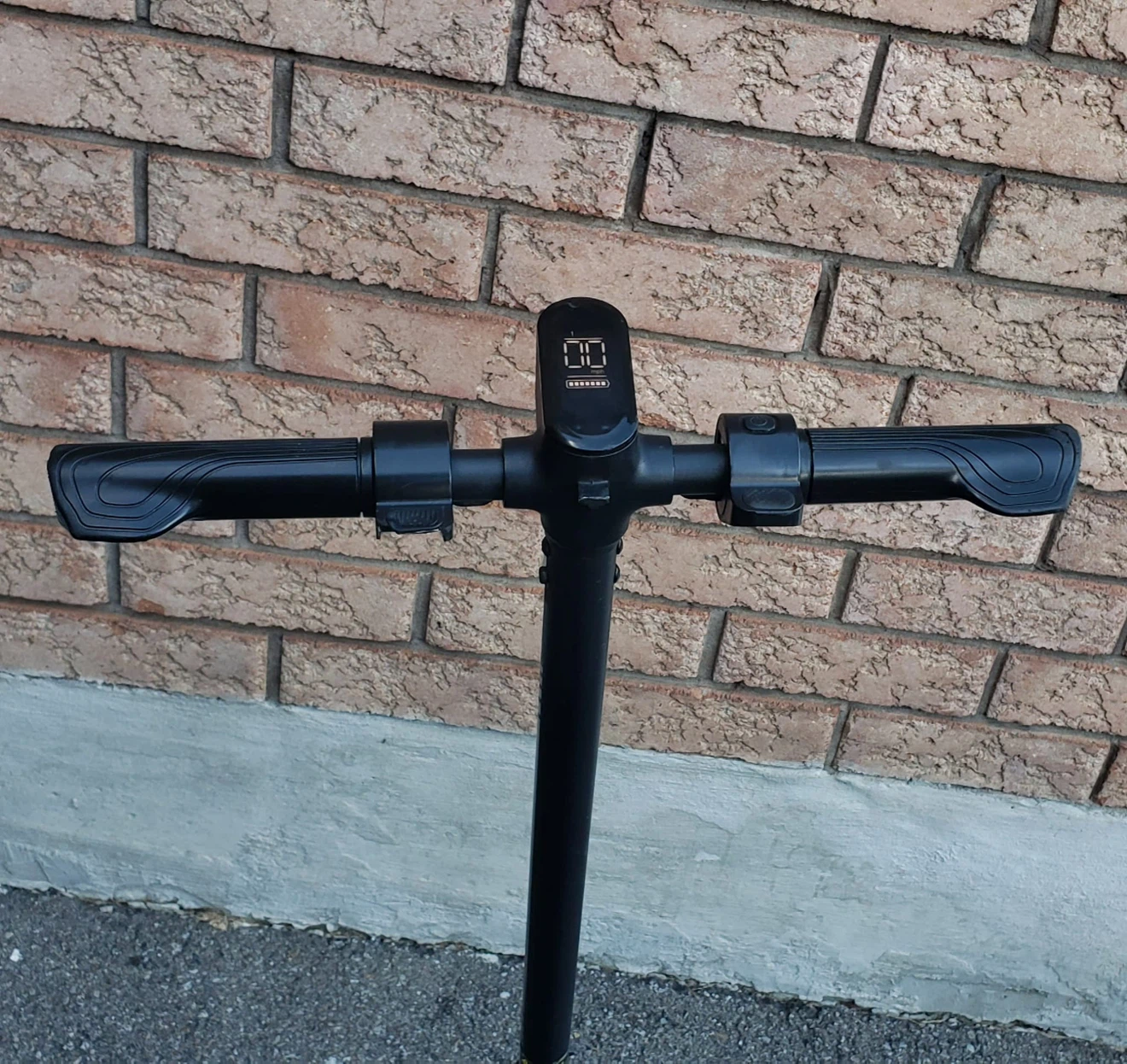 ZIP Electric Scooter- No Charger - photo 5