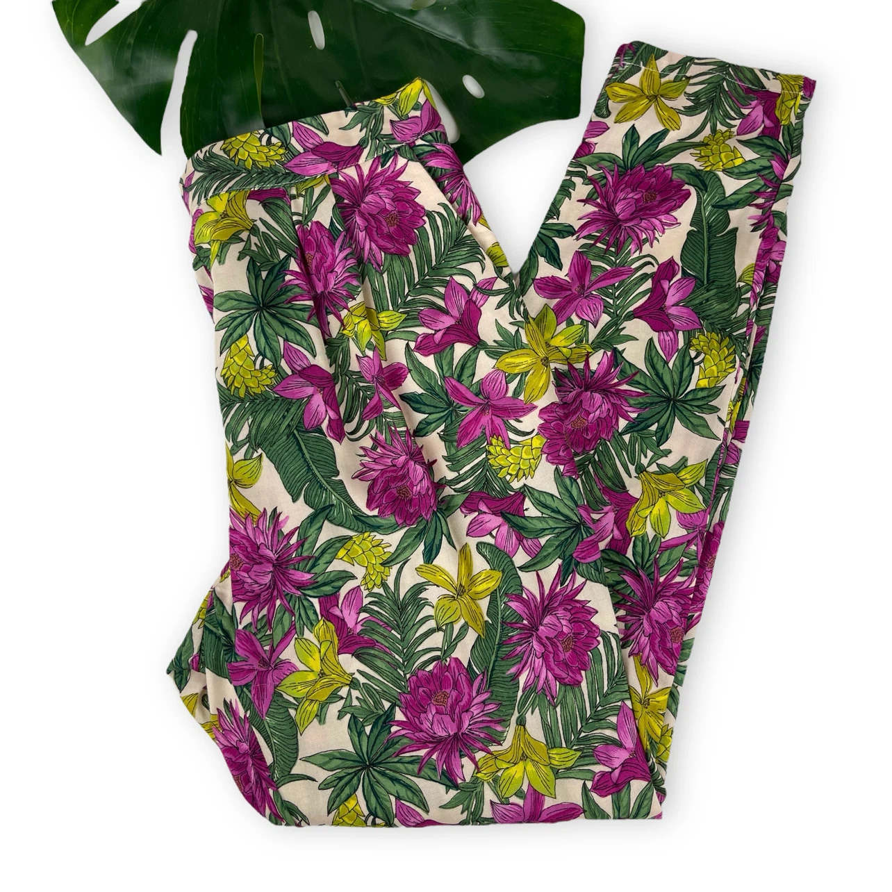 H&M High Waisted Tropical Floral Print Woven Pants - photo 4