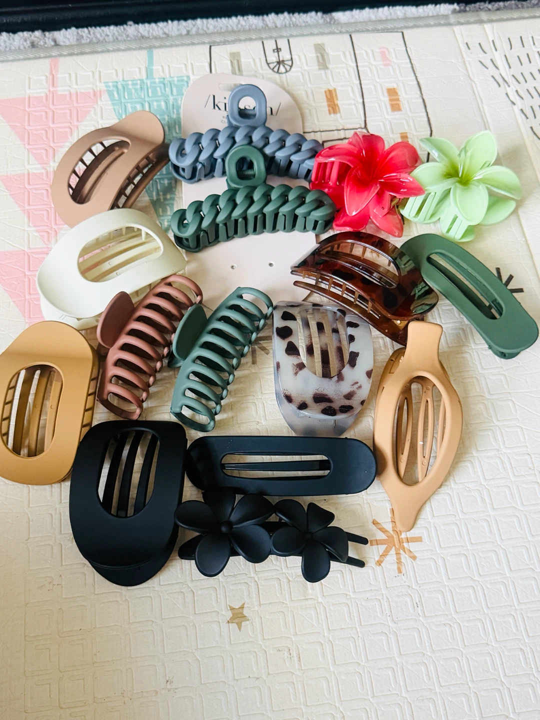 Assorted Claw Clips & Hair Accessories
