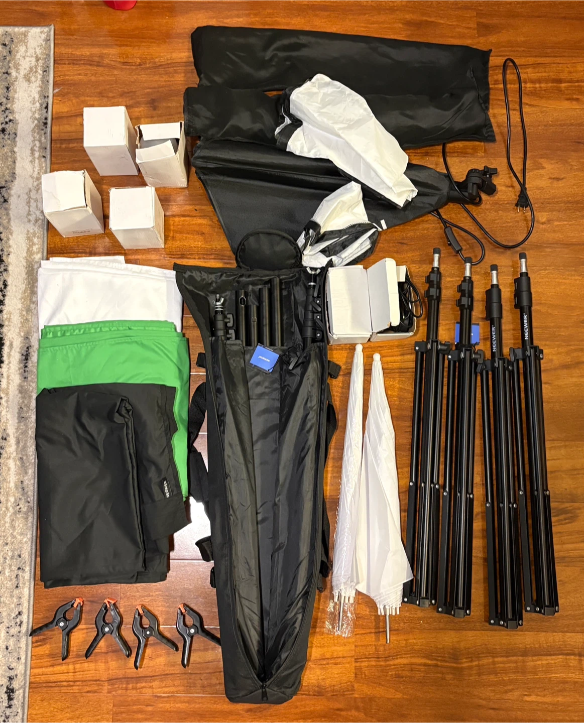 NEEWER NK100 Photography Lighting Kit + Backdrops