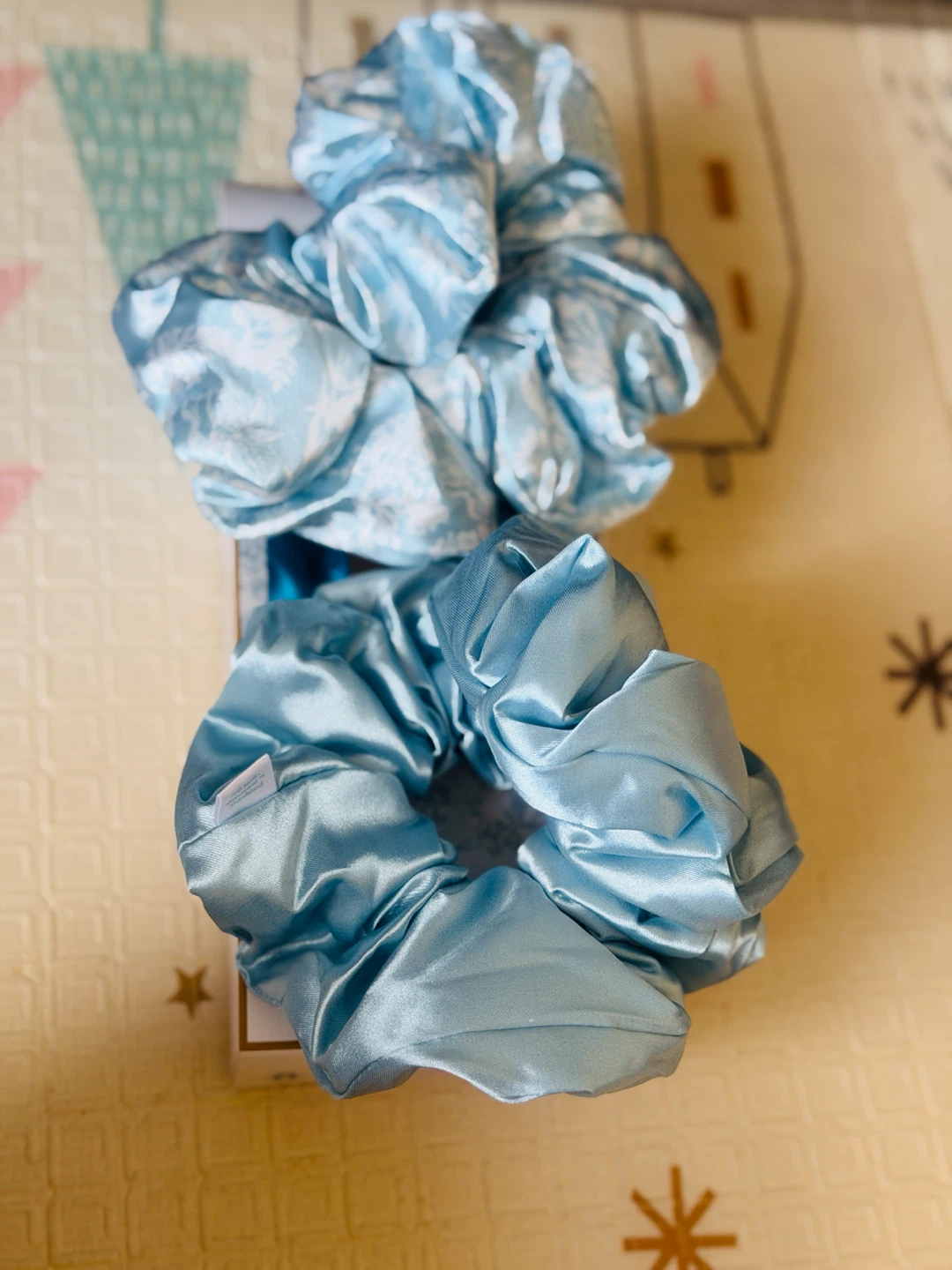 Kitsch x Bridgerton The Satin Pillow Scrunchies - photo 2