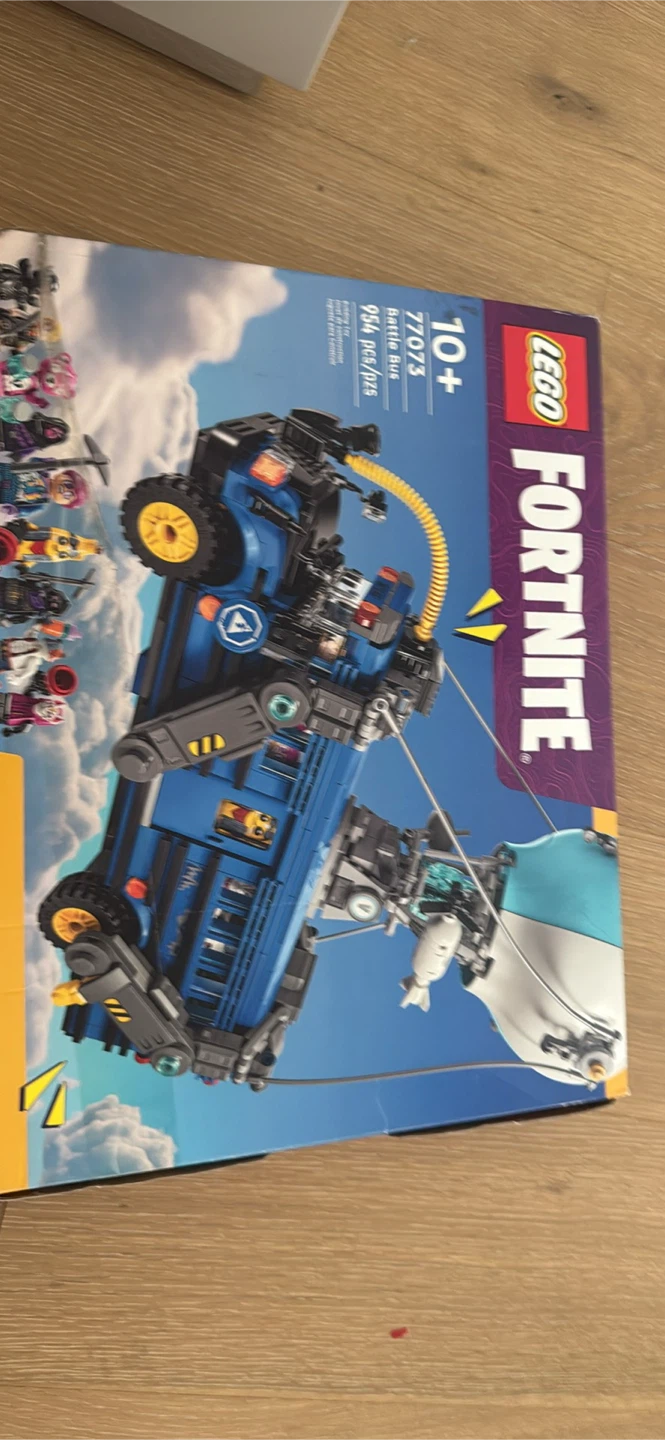 Lego Fortnite bus