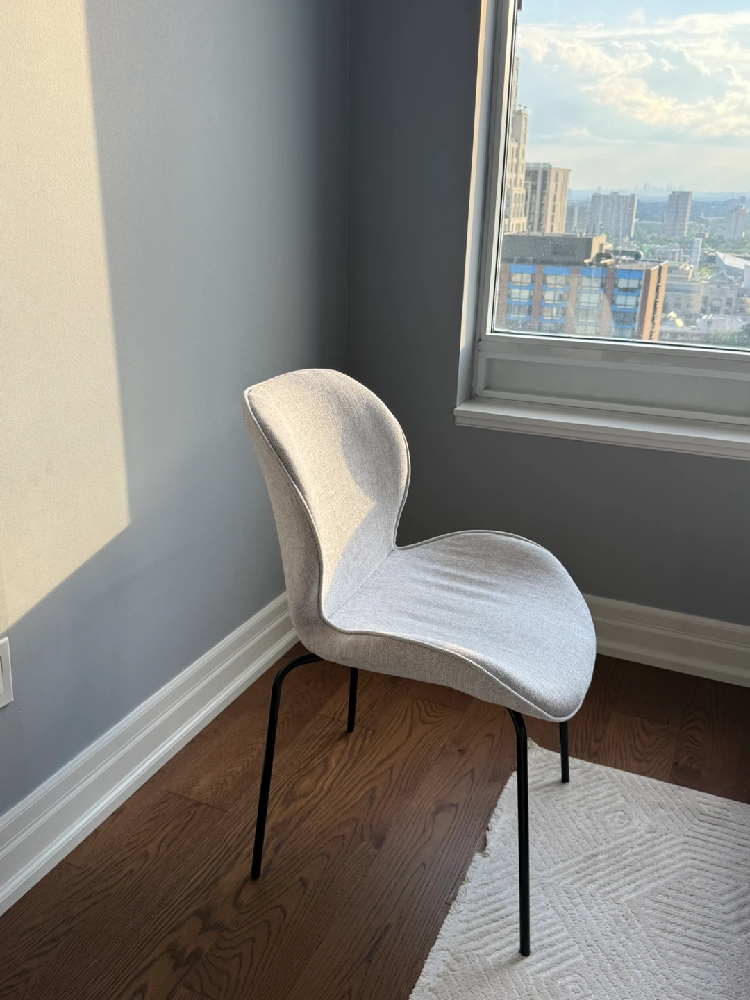 Modern Accent Chair $30 - photo 2