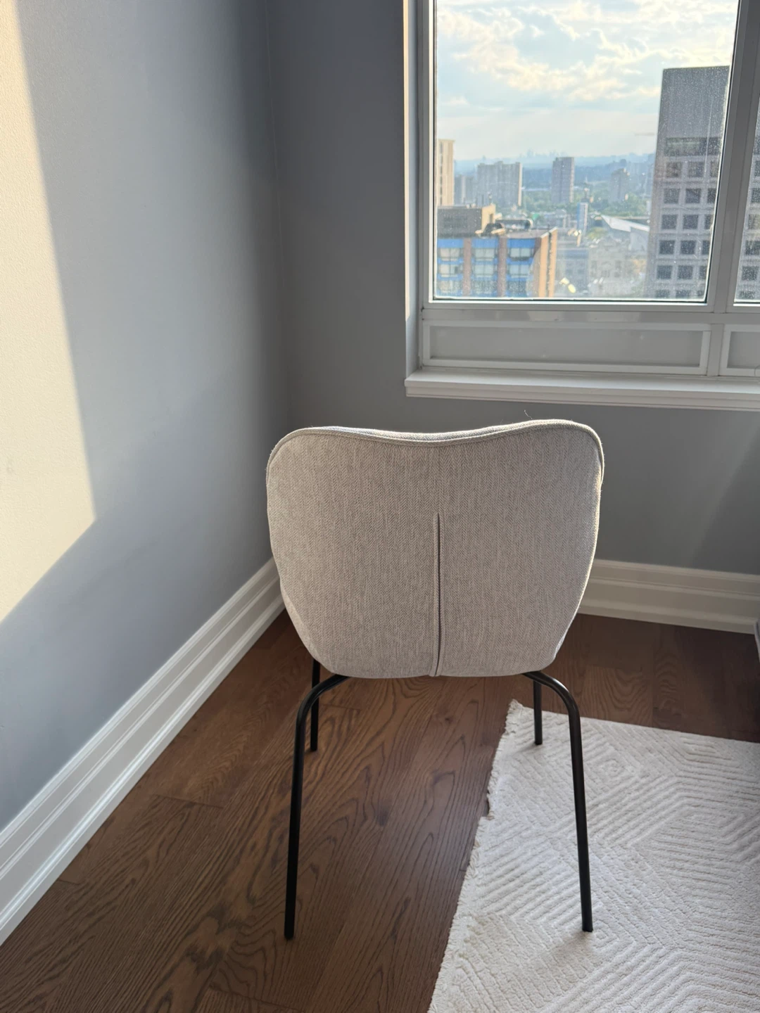Modern Accent Chair $30 - photo 3