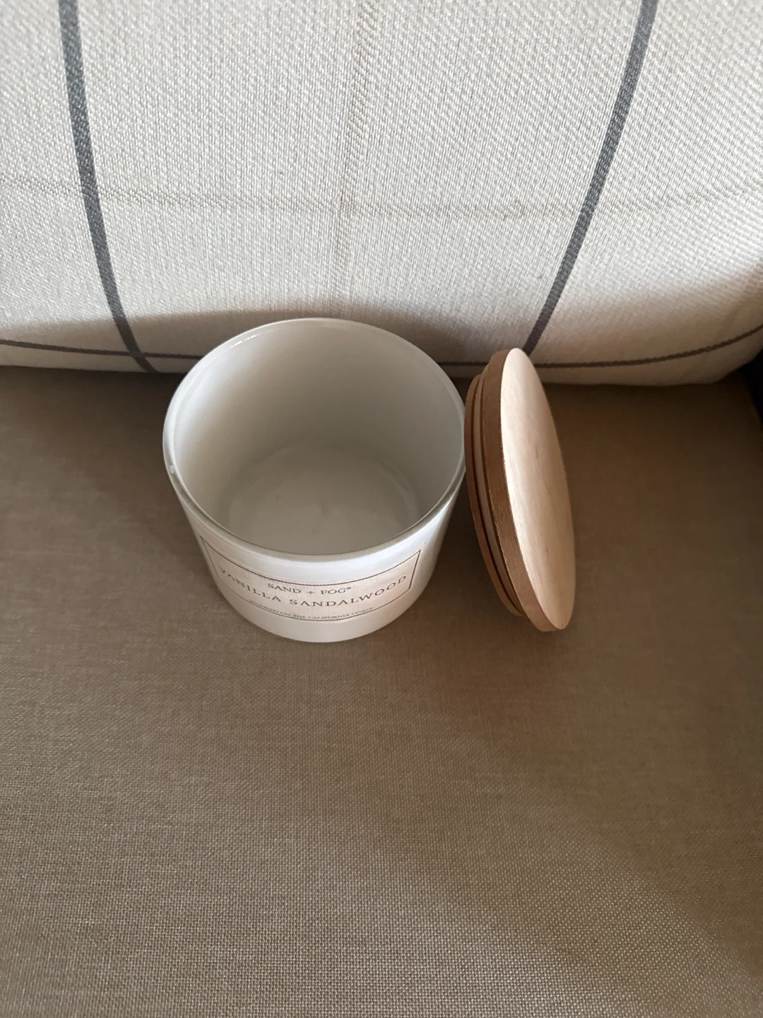 Sand + Fog Vanilla Sandalwood Candle - photo 2