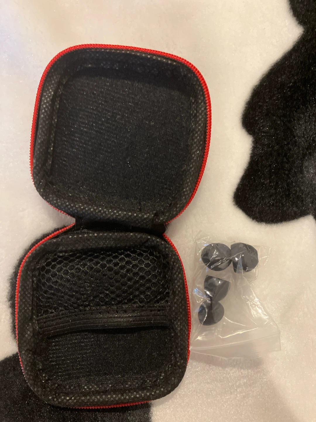 Black USB-C Earbuds with Case - photo 4