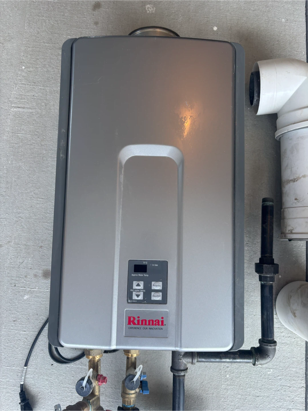 Rinnai Natural Gas Tankless Water Heater - photo 2