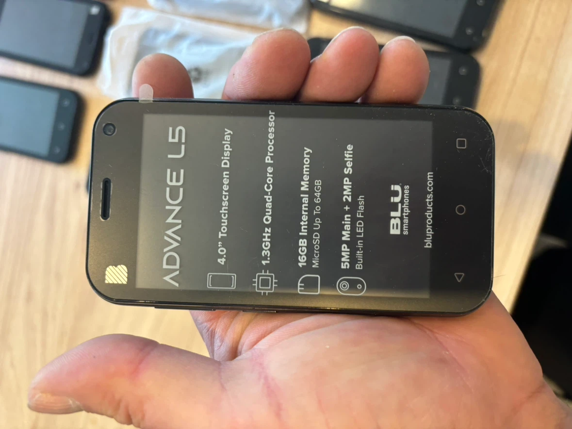 BLU ADVANCE L5 Smartphones (Lot of 25) - photo 3