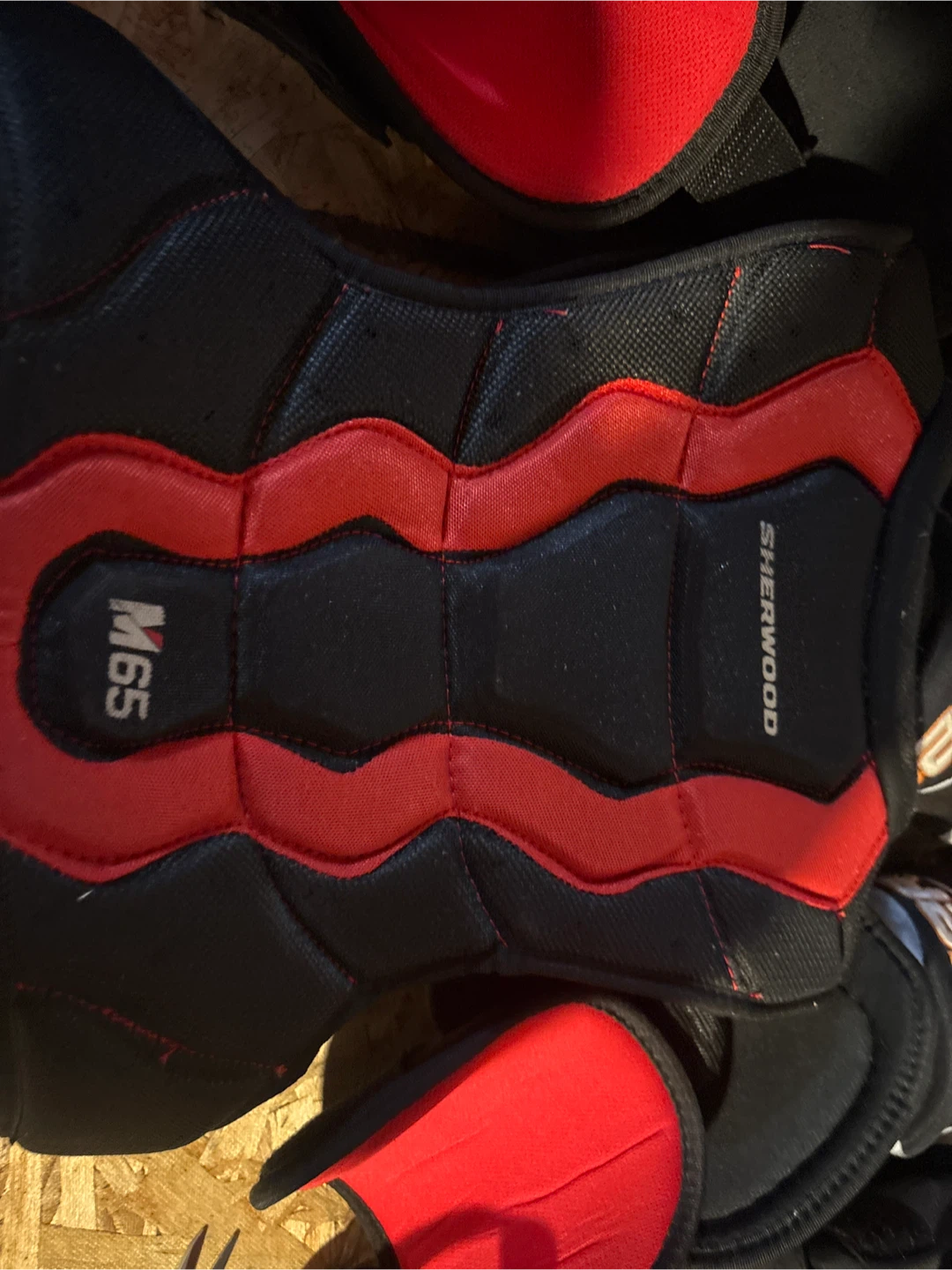 Sherwood M65 Hockey Shoulder Pads - photo 2
