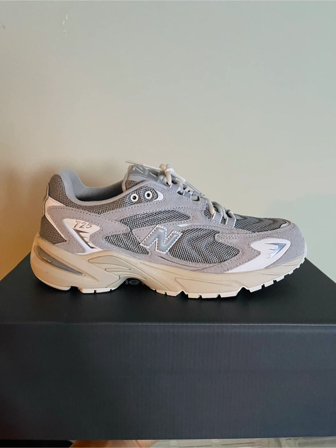 New Balance 725 Grey