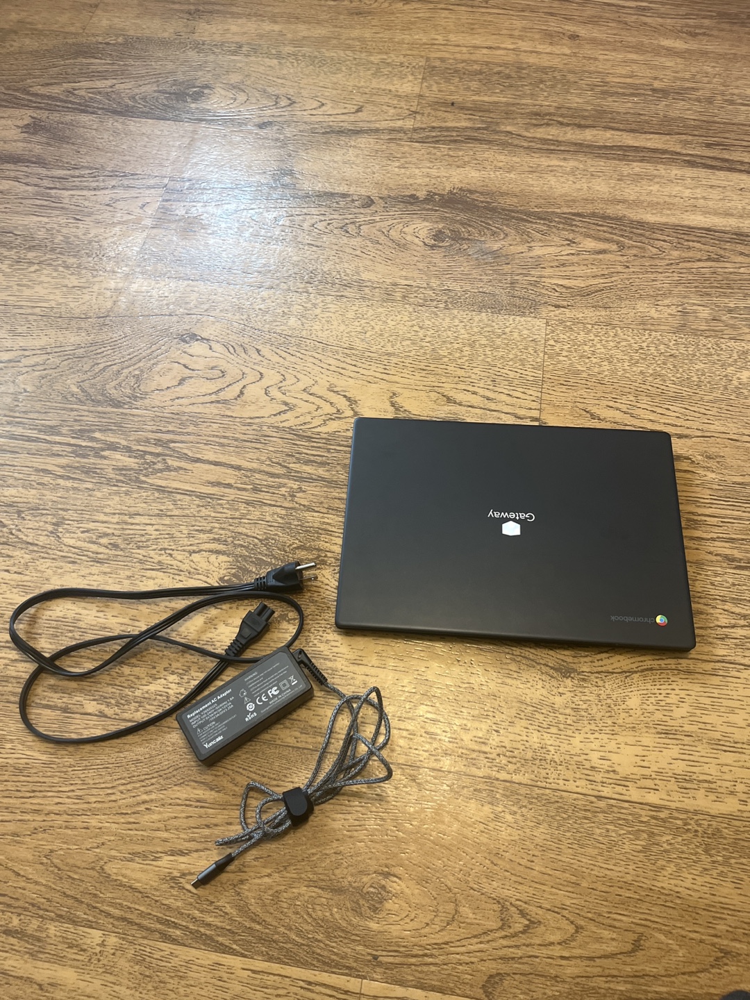 Gateway Chromebook Laptop with Charger - photo 2